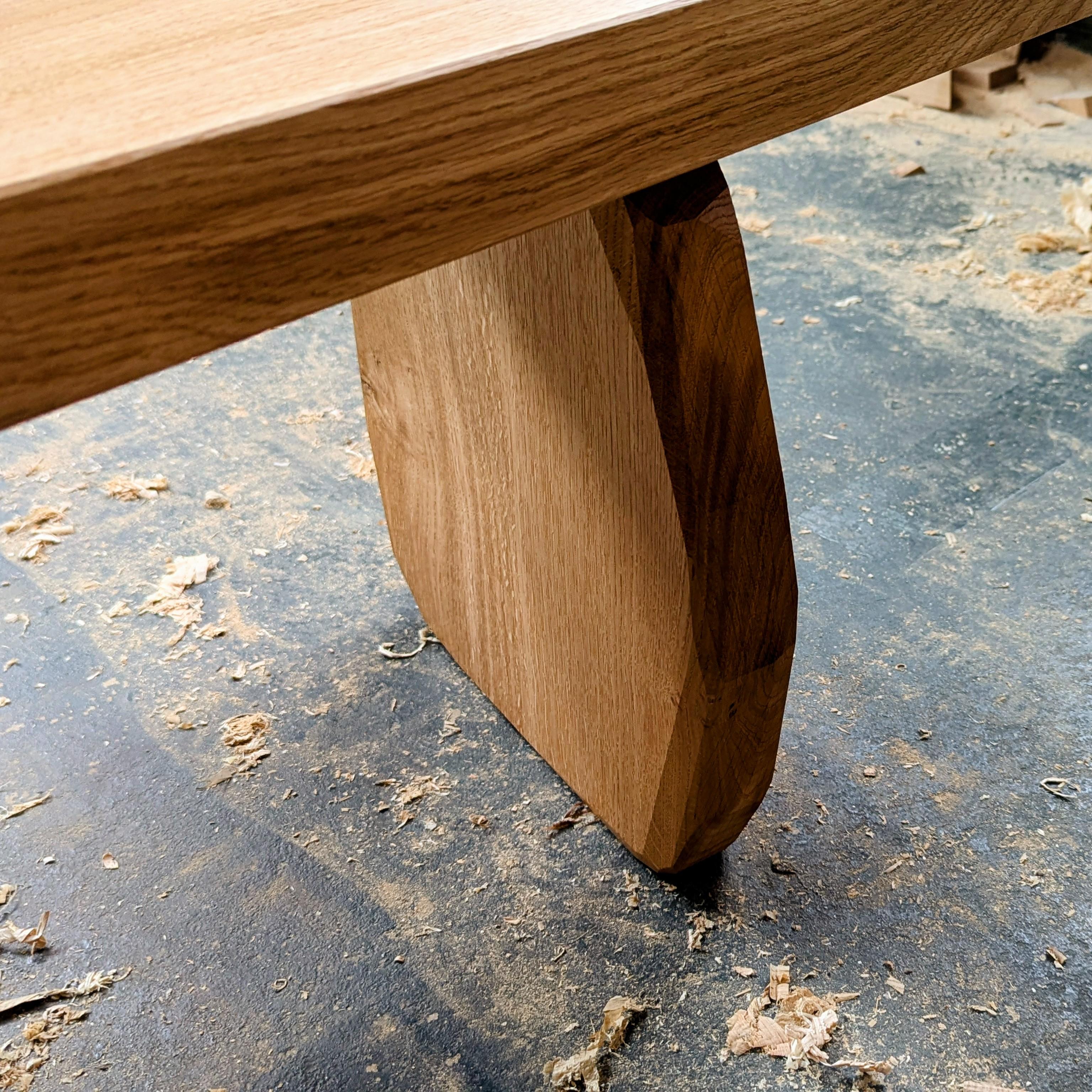 Banco Facetado en Roble by Loose Fit, UK Siglo XXI y contemporáneo en venta