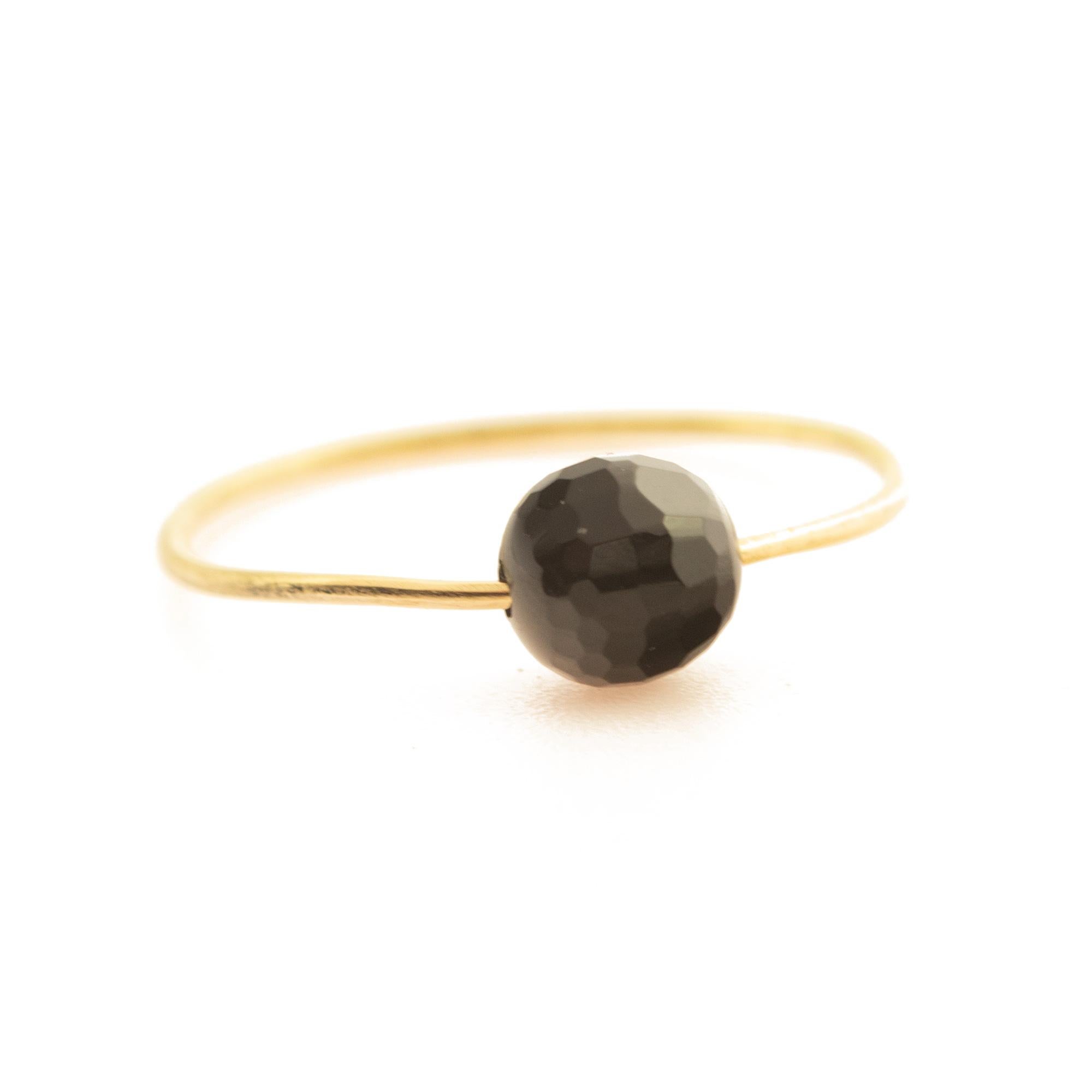 Moderne Intini Jewels, bague jonc bohème chic en or jaune 18 carats et onyx noir facetté perlé en vente