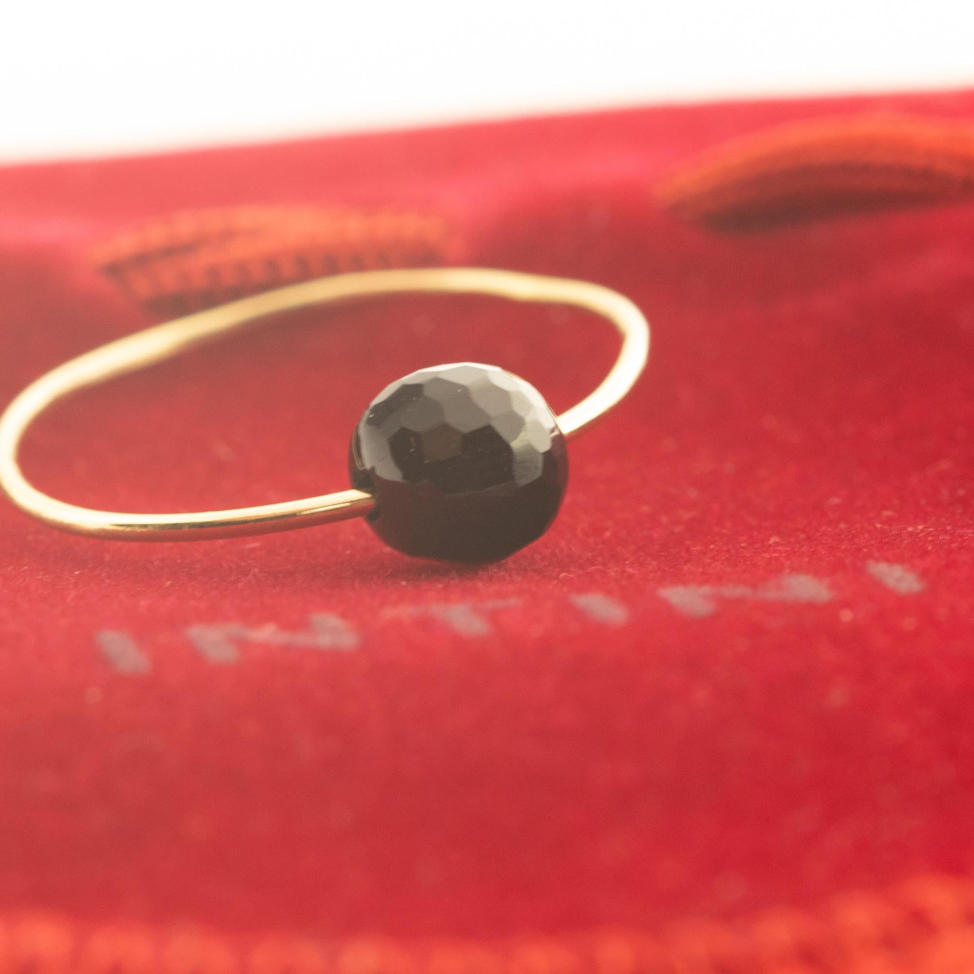 Intini Jewels, bague jonc bohème chic en or jaune 18 carats et onyx noir facetté perlé Neuf - En vente à Milano, IT