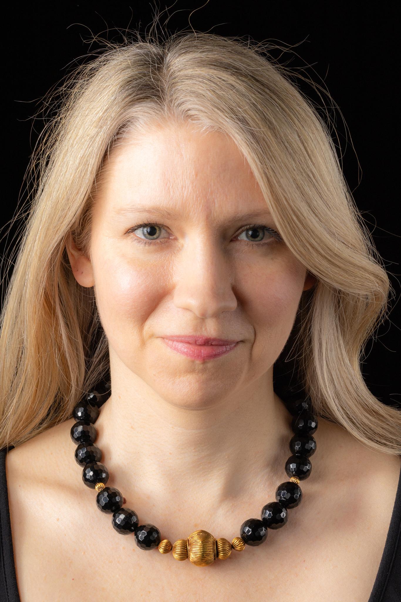 Collana di perline in oro 22 carati e onice nera sfaccettata In condizioni buone in vendita a Nantucket, MA