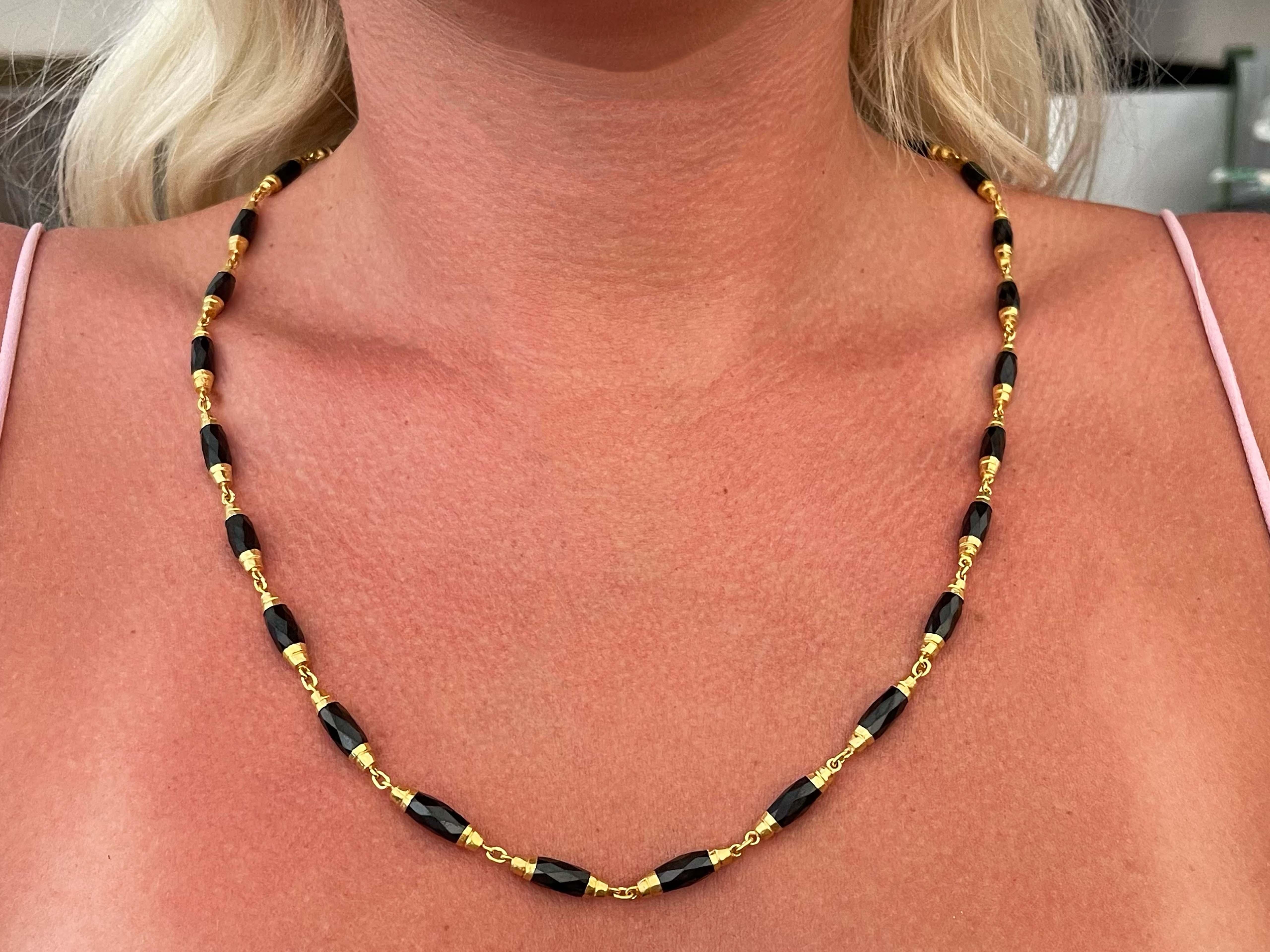 Item Specifications:

Necklace Metal: 22k Yellow Gold

Gemstone: Black onyx

Total Weight: 33.4 Grams

Length: 24