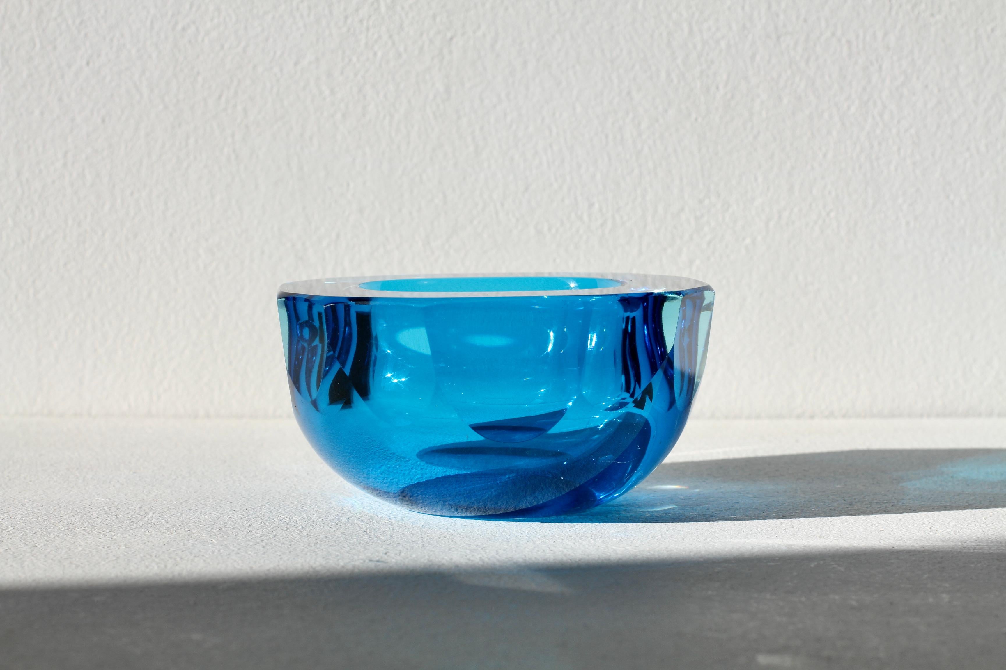 Faceted Blue Murano Midcentury Modern 1960s Sommerso Diamond Cut Glass Bowl For Sale 3