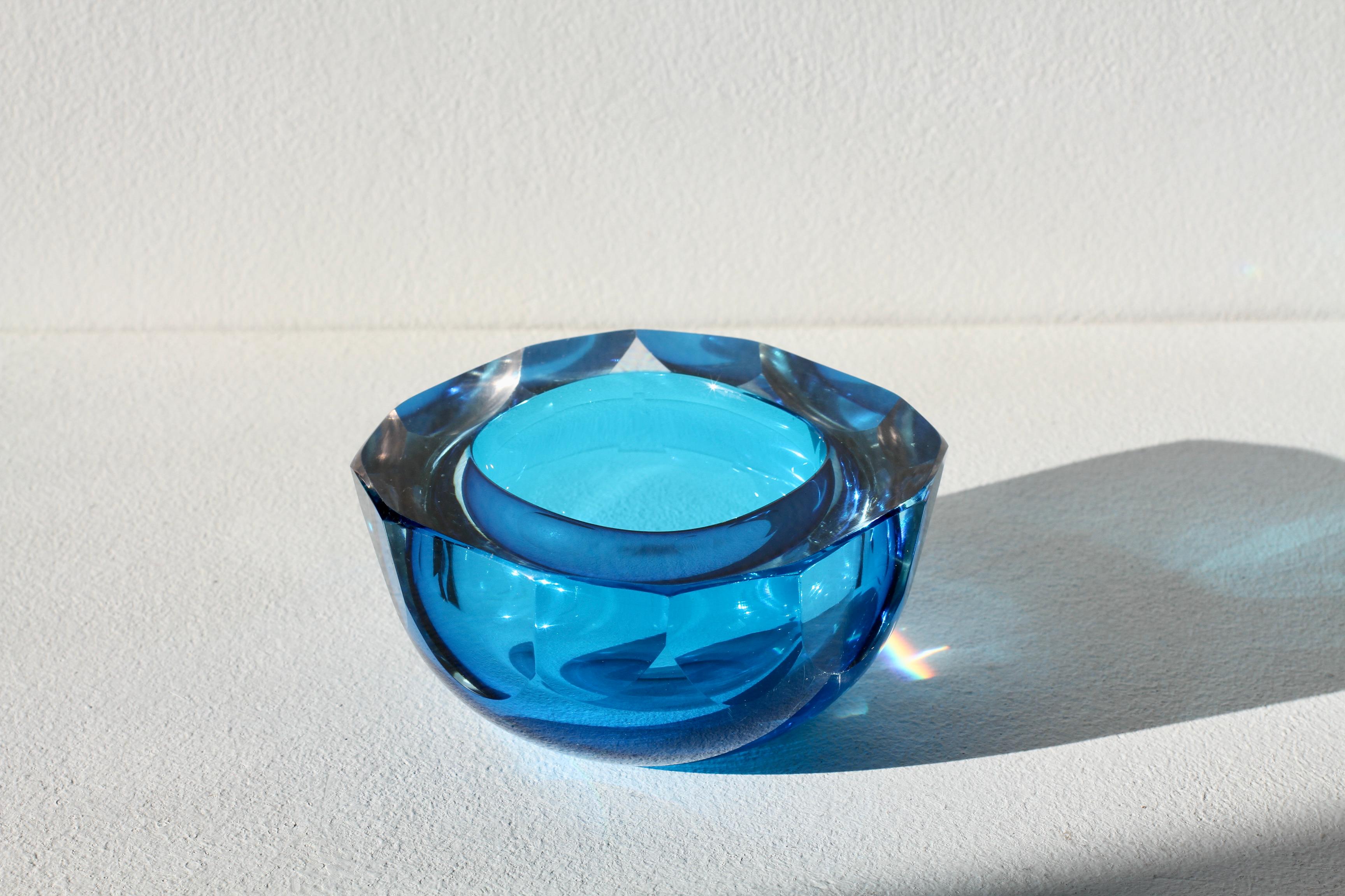 Faceted Blue Murano Midcentury Modern 1960s Sommerso Diamond Cut Glass Bowl For Sale 4