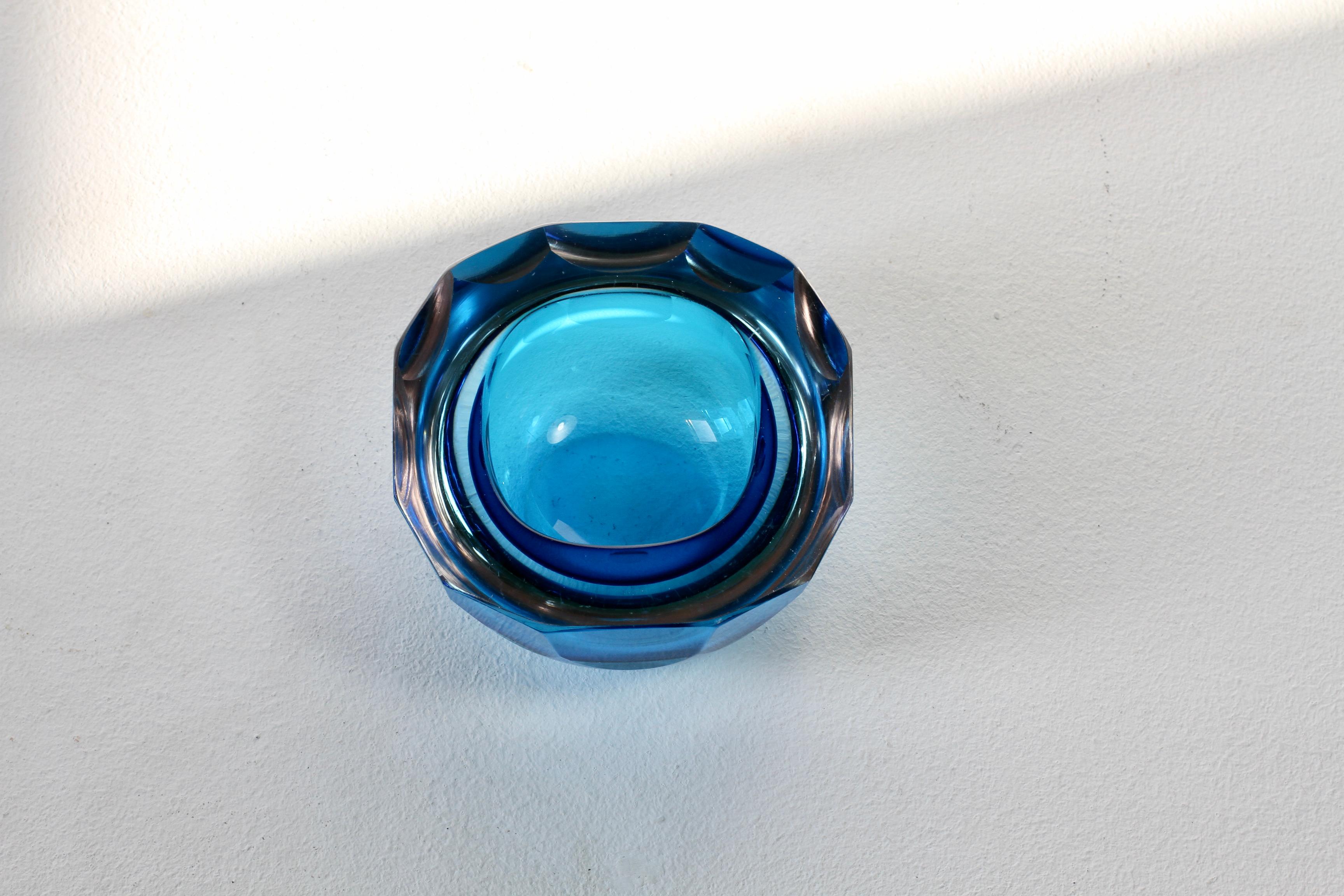 Faceted Blue Murano Midcentury Modern 1960s Sommerso Diamond Cut Glass Bowl For Sale 6