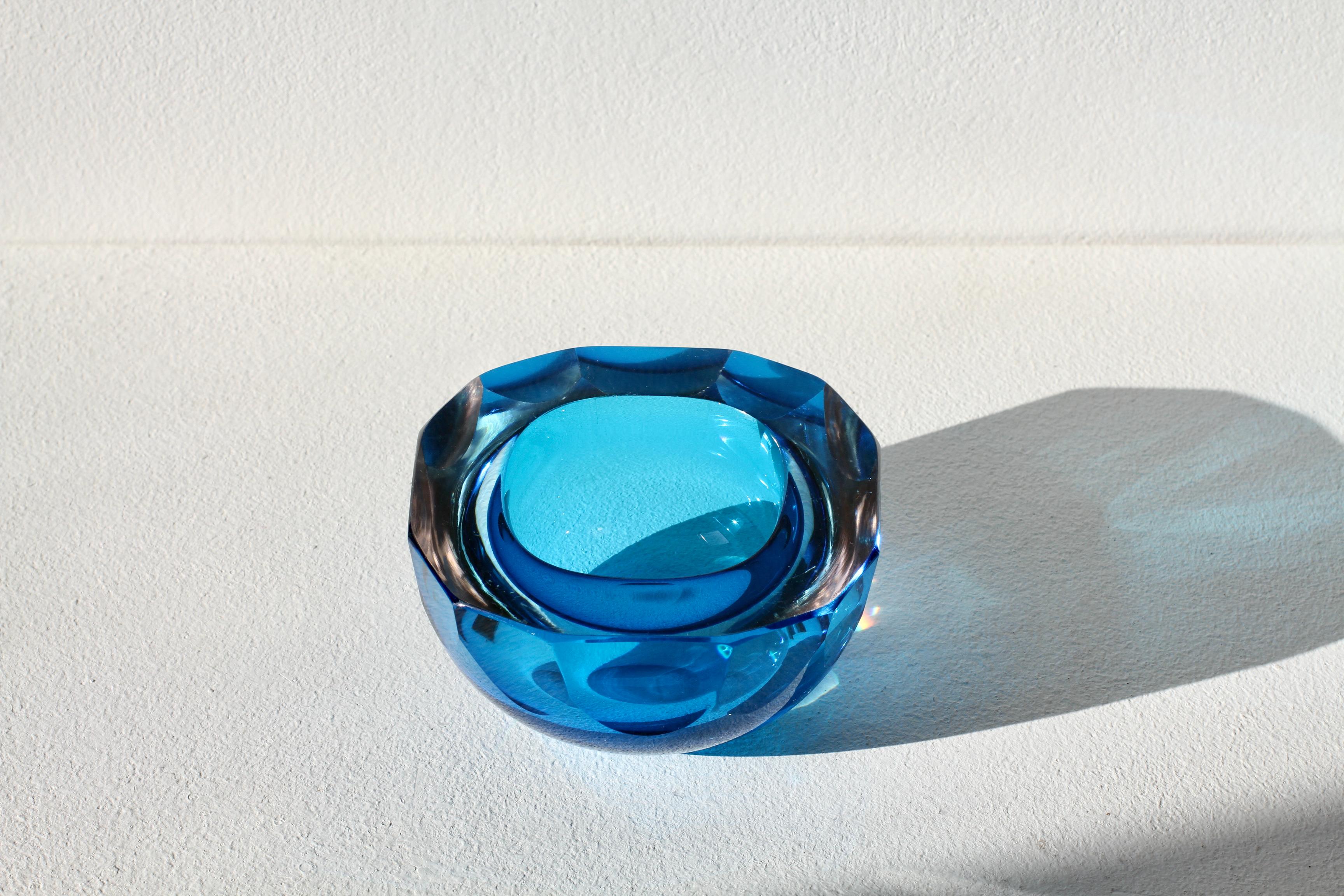 Faceted Blue Murano Midcentury Modern 1960s Sommerso Diamond Cut Glass Bowl For Sale 7