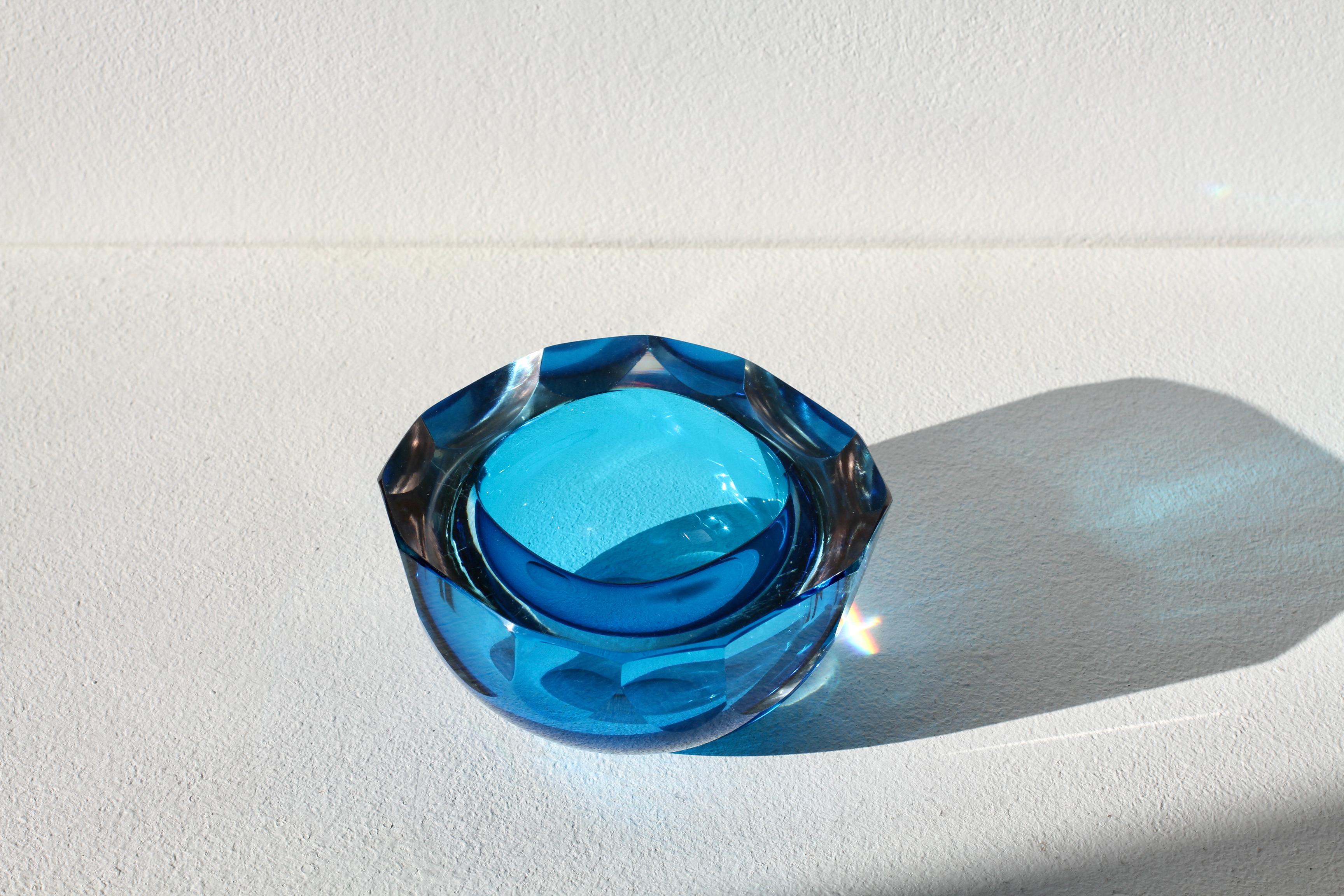 Faceted Blue Murano Midcentury Modern 1960s Sommerso Diamond Cut Glass Bowl For Sale 8