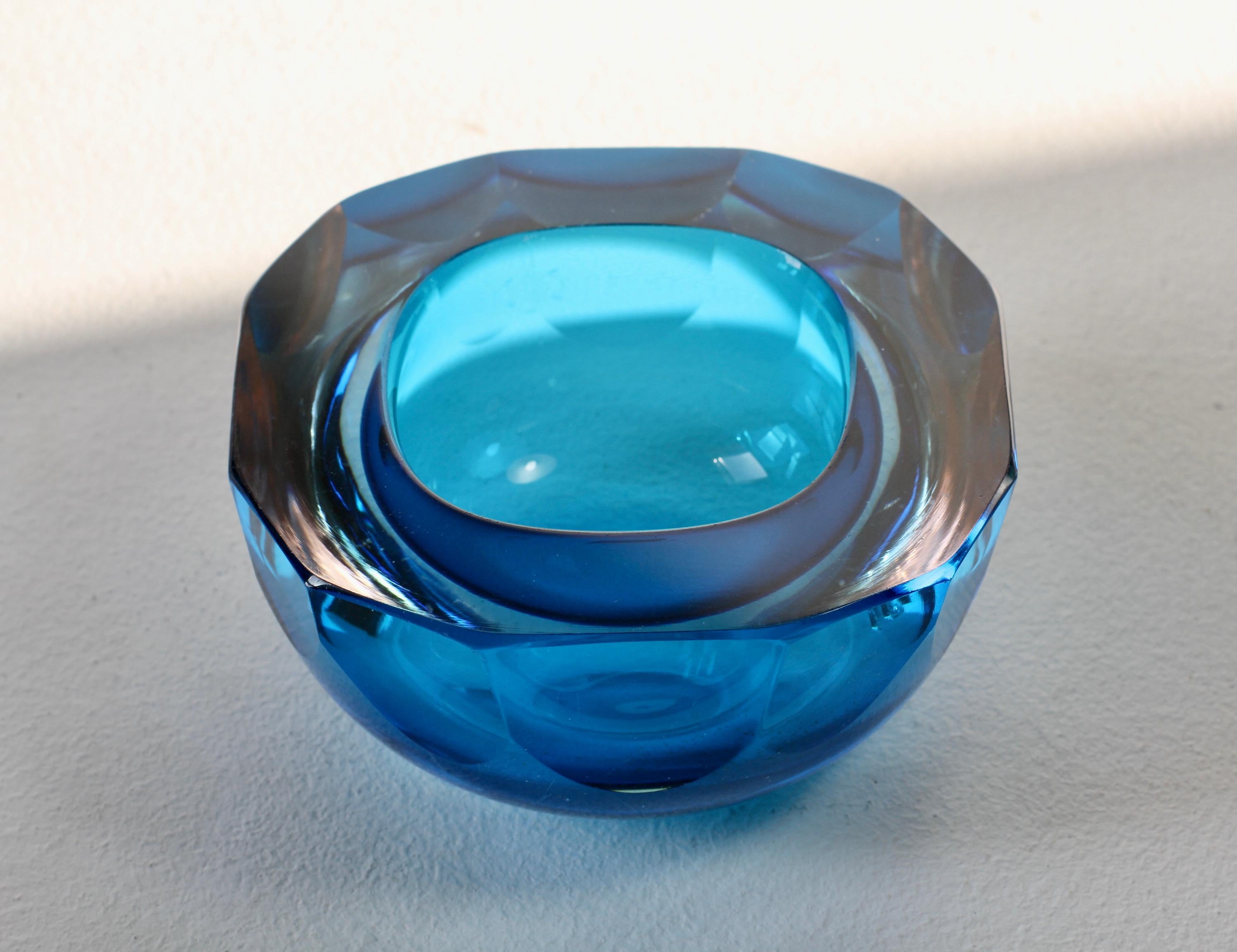 Faceted Blue Murano Midcentury Modern 1960s Sommerso Diamond Cut Glass Bowl For Sale 10