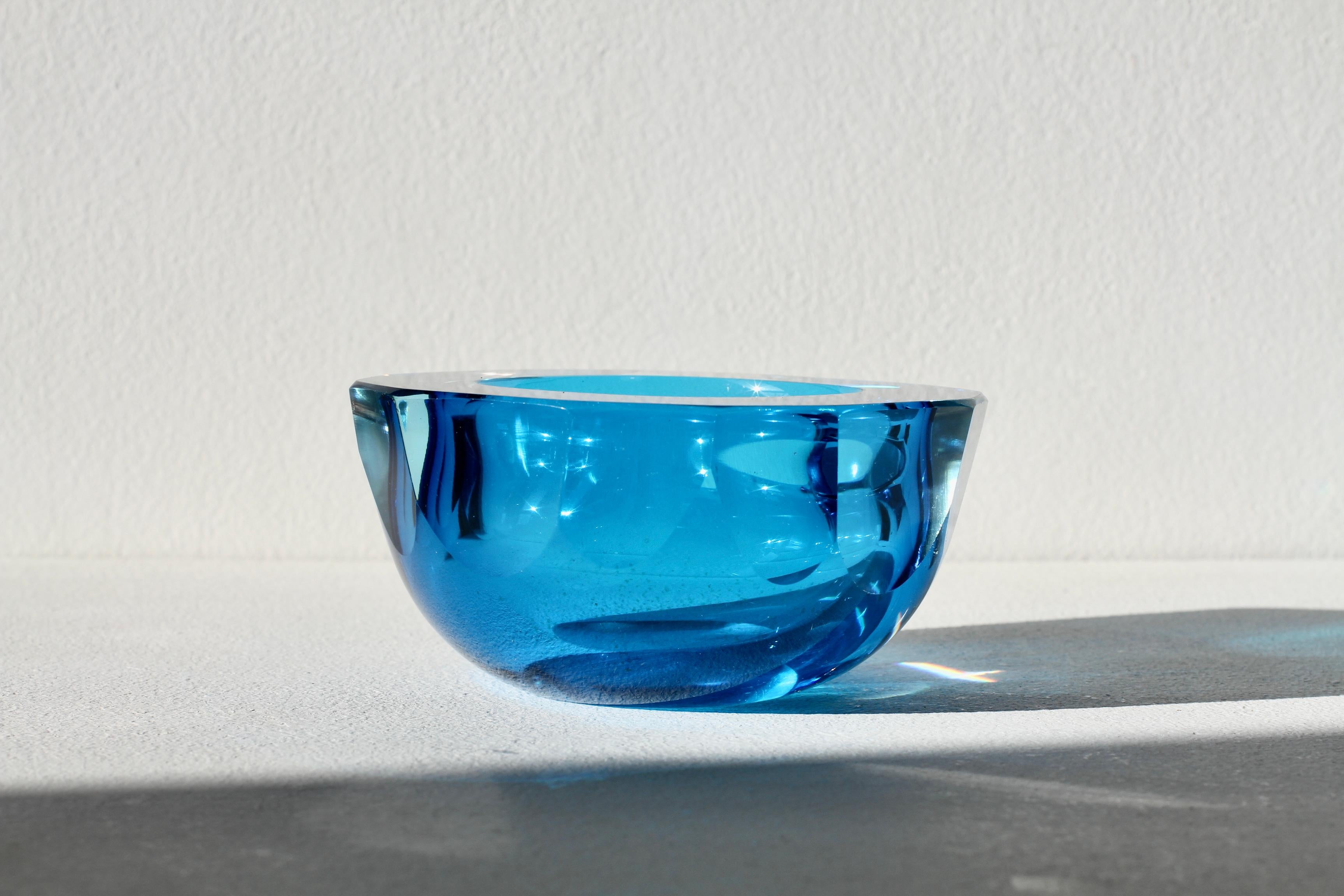 Faceted Blue Murano Midcentury Modern 1960s Sommerso Diamond Cut Glass Bowl For Sale 1