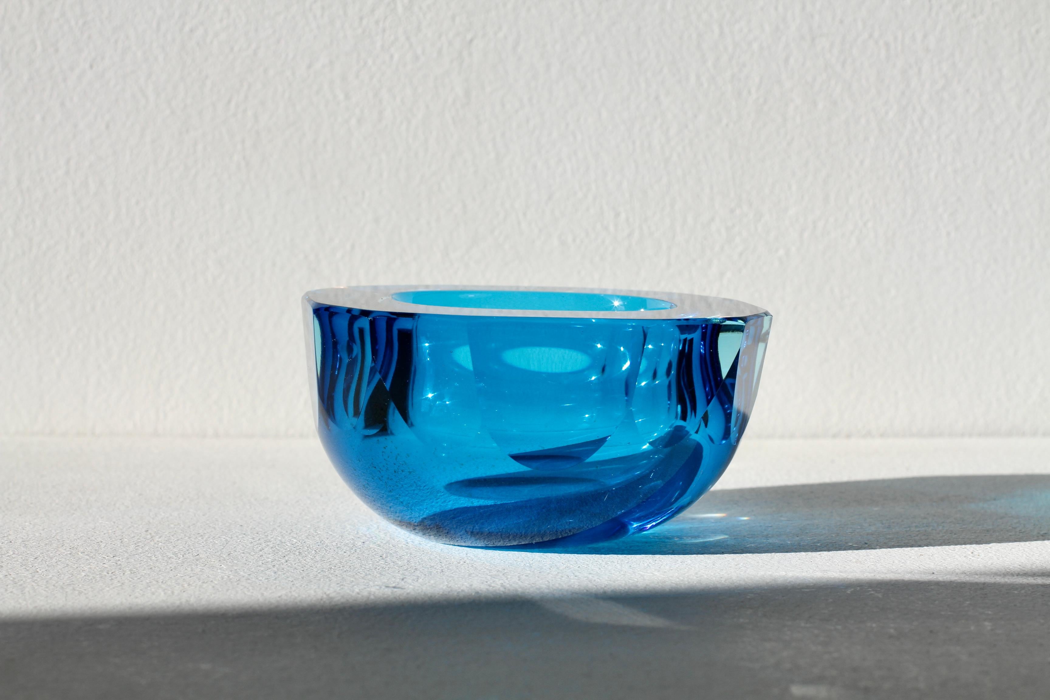 Faceted Blue Murano Midcentury Modern 1960s Sommerso Diamond Cut Glass Bowl For Sale 2