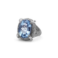 Anello con topazio blu sfaccettato in argento sterling inciso