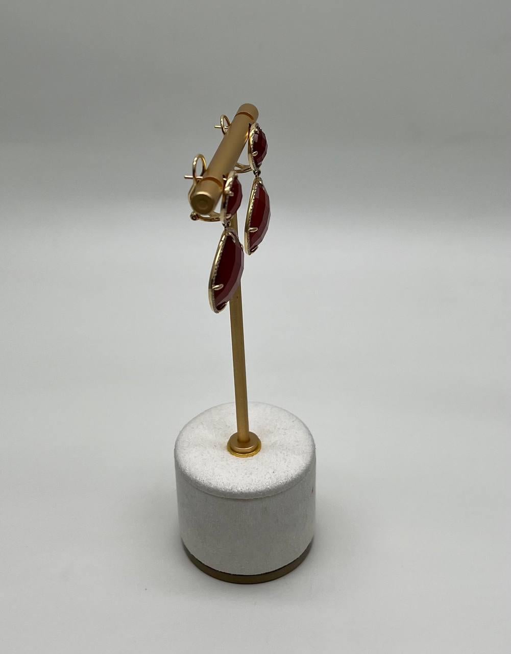 Pendientes facetados de cornalina naranja roja con halo de diamantes en oro amarillo de 14 quilates en venta 5