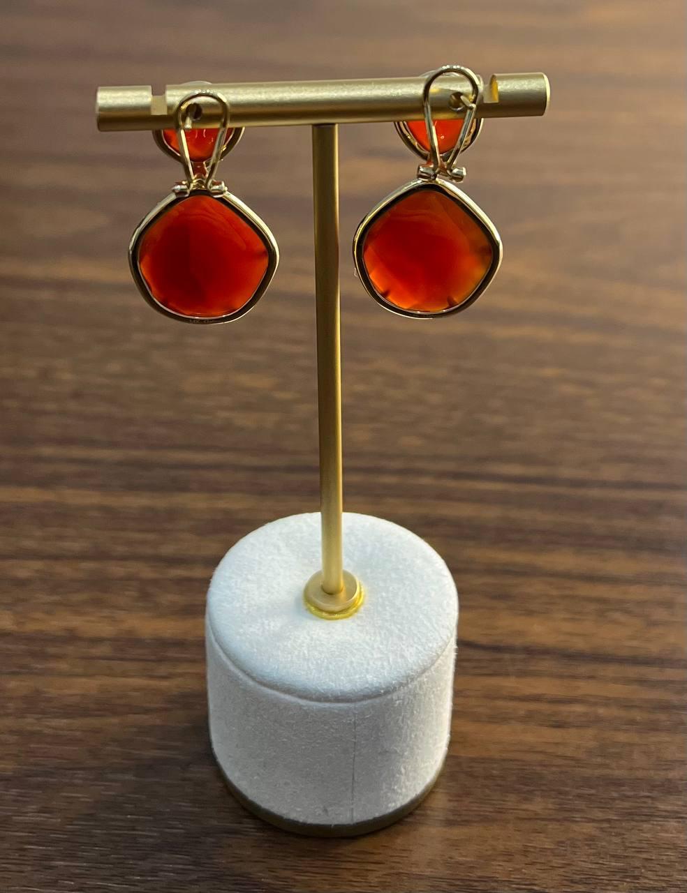 Pendientes facetados de cornalina naranja roja con halo de diamantes en oro amarillo de 14 quilates Cabujón en venta