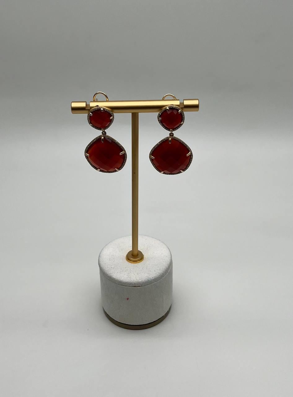 Pendientes facetados de cornalina naranja roja con halo de diamantes en oro amarillo de 14 quilates en venta 3