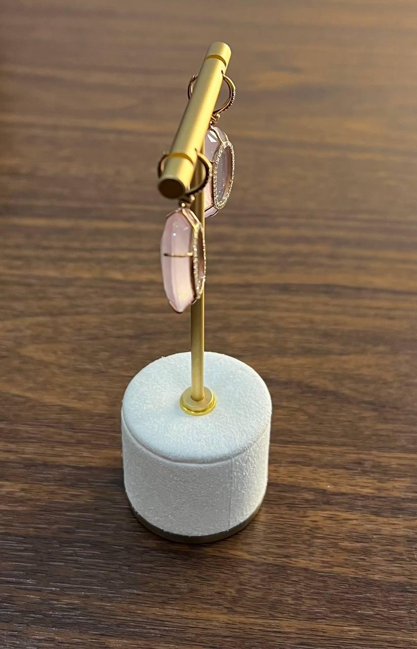 Orecchini sfaccettati con cabochon di quarzo rosa e diamanti con montatura a raggiera in oro 14K In condizioni Nuovo in vendita a Oakton, VA