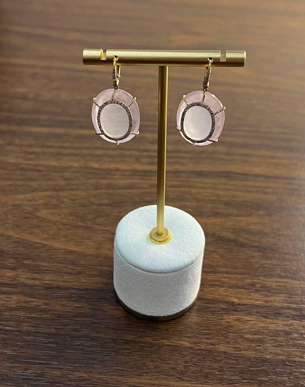 Donna Orecchini sfaccettati con cabochon di quarzo rosa e diamanti con montatura a raggiera in oro 14K in vendita