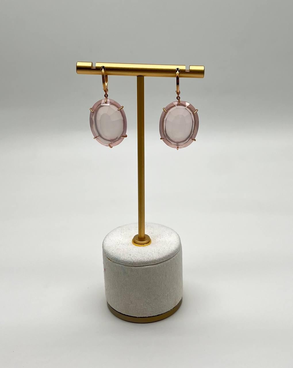 Orecchini sfaccettati con cabochon di quarzo rosa e diamanti con montatura a raggiera in oro 14K in vendita 2