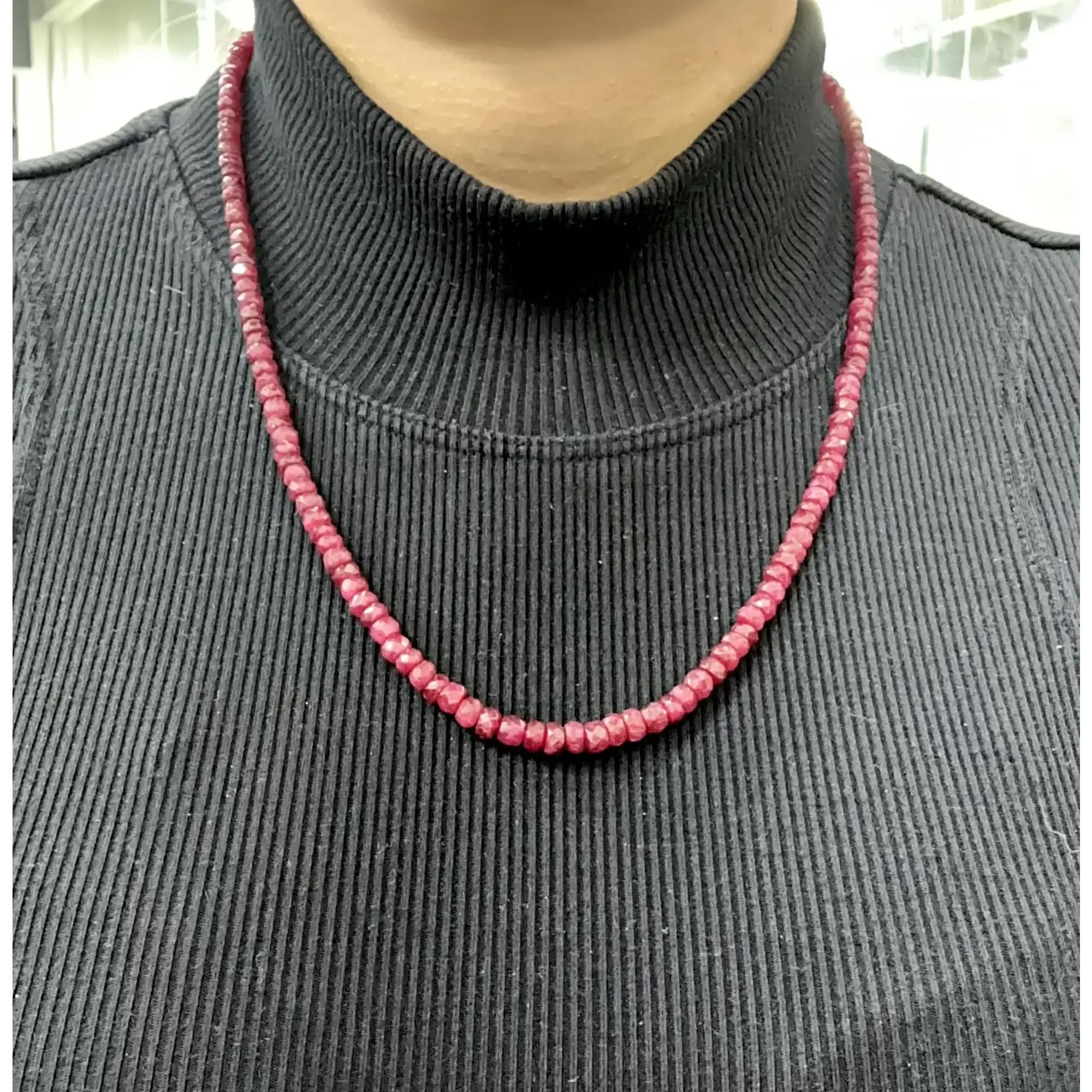 Perle Collier à rang unique en rubis cabochon facetté 100 ct. pt. 20 pouces en vente