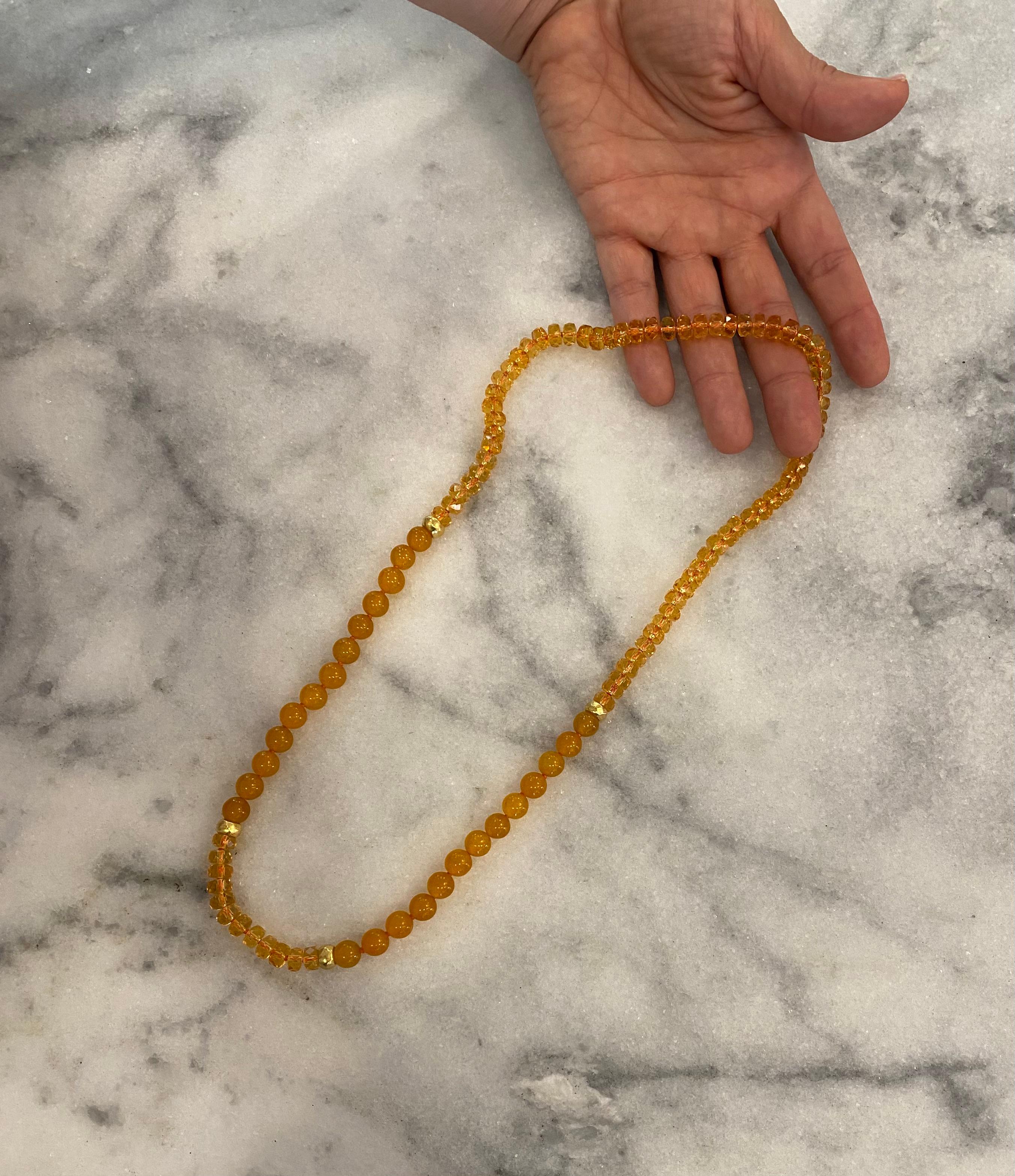 Facettierte Halskette aus Citrin und gelber Jade mit 18 Karat Gelbgold (Kunsthandwerker*in) im Angebot
