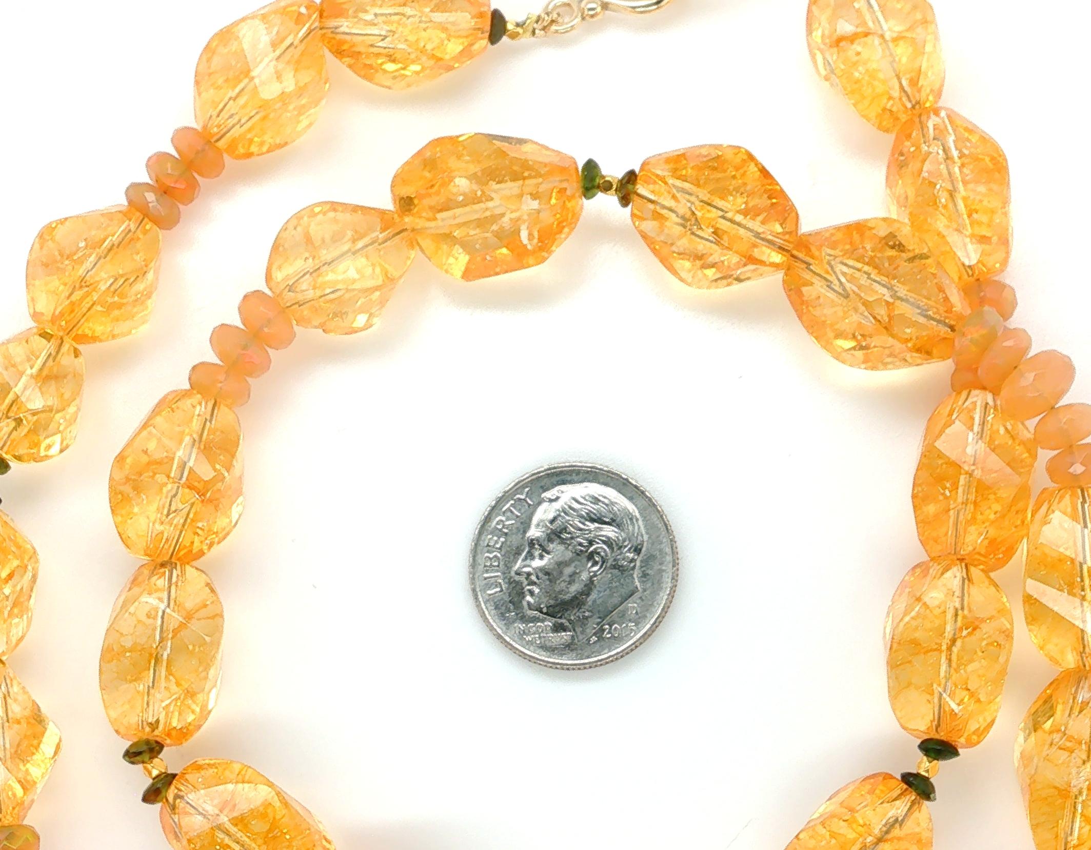 Collana con perline di citrino sfaccettato, opale di fuoco e diopside di cromo con accenti d'oro In condizioni Nuovo in vendita a Los Angeles, CA