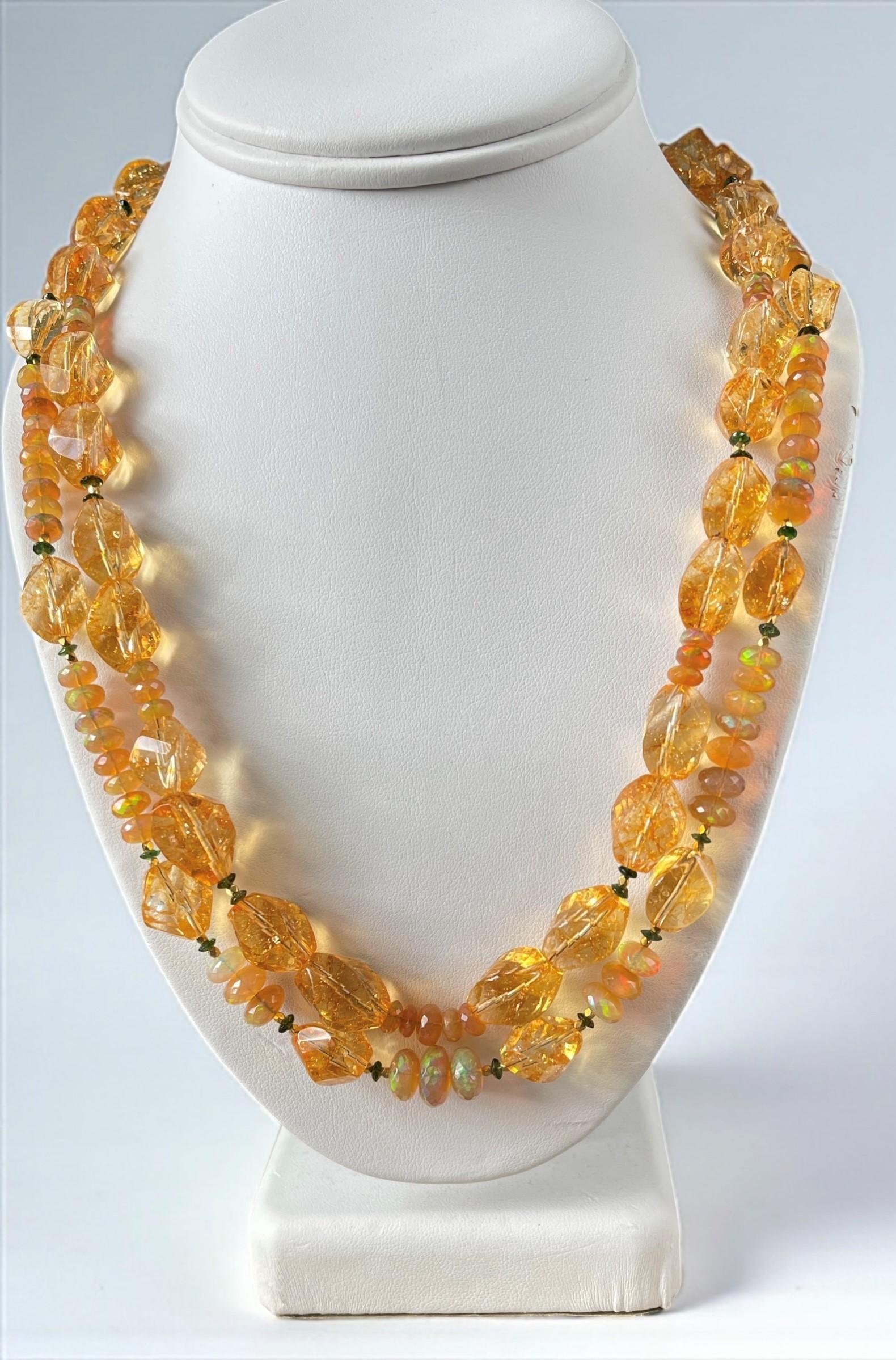 Collana con perline di citrino sfaccettato, opale di fuoco e diopside di cromo con accenti d'oro in vendita 3