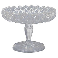 Faceted compote in clear crystal glass with star-patterned rim. 1930s/40s