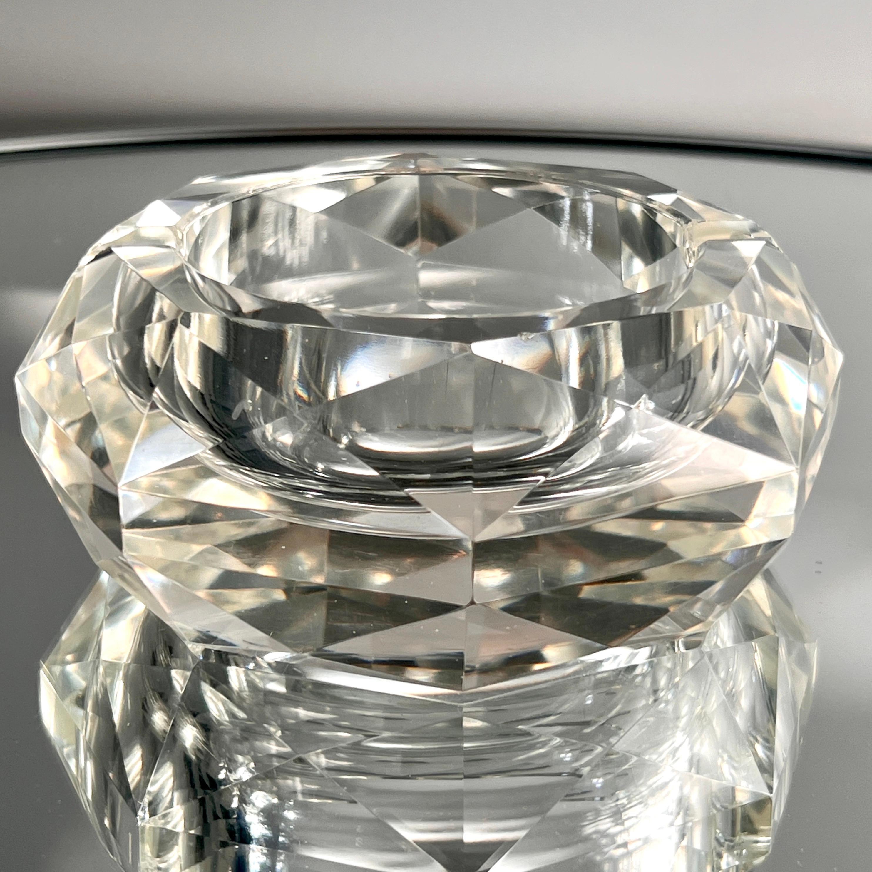 French Faceted Crystal Ashtray with Diamond Prism Design, France, c. 1960s For Sale