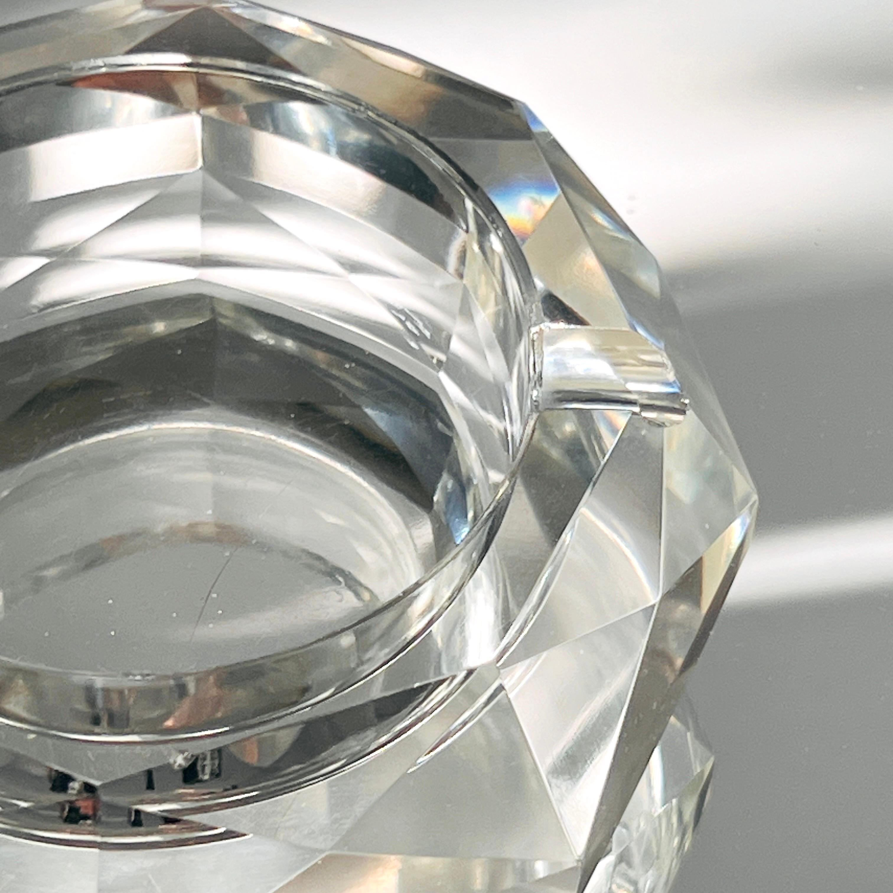 Faceted Crystal Ashtray with Diamond Prism Design, France, c. 1960s In Good Condition For Sale In Fort Lauderdale, FL