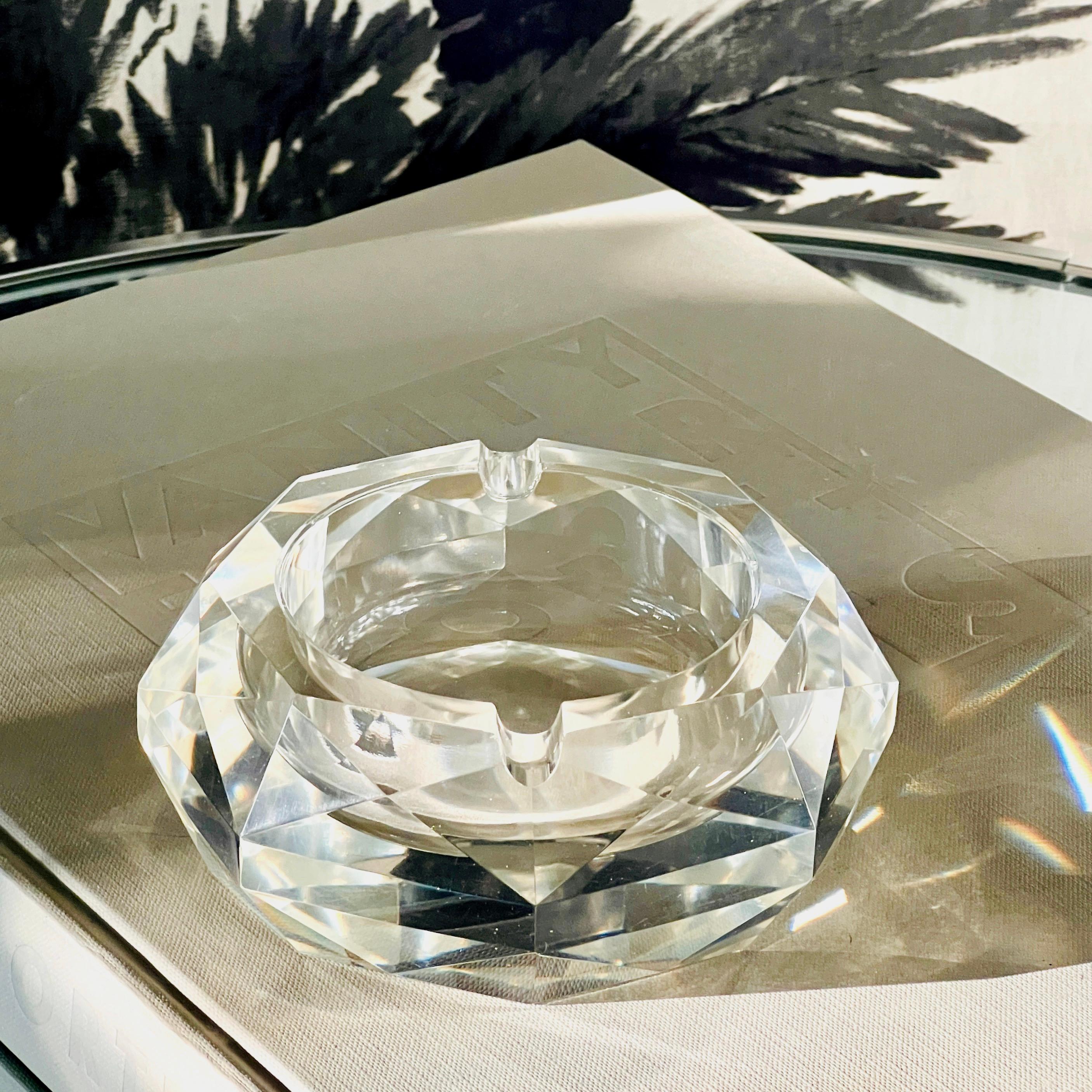Faceted Crystal Ashtray with Diamond Prism Design, France, c. 1960s For Sale 2