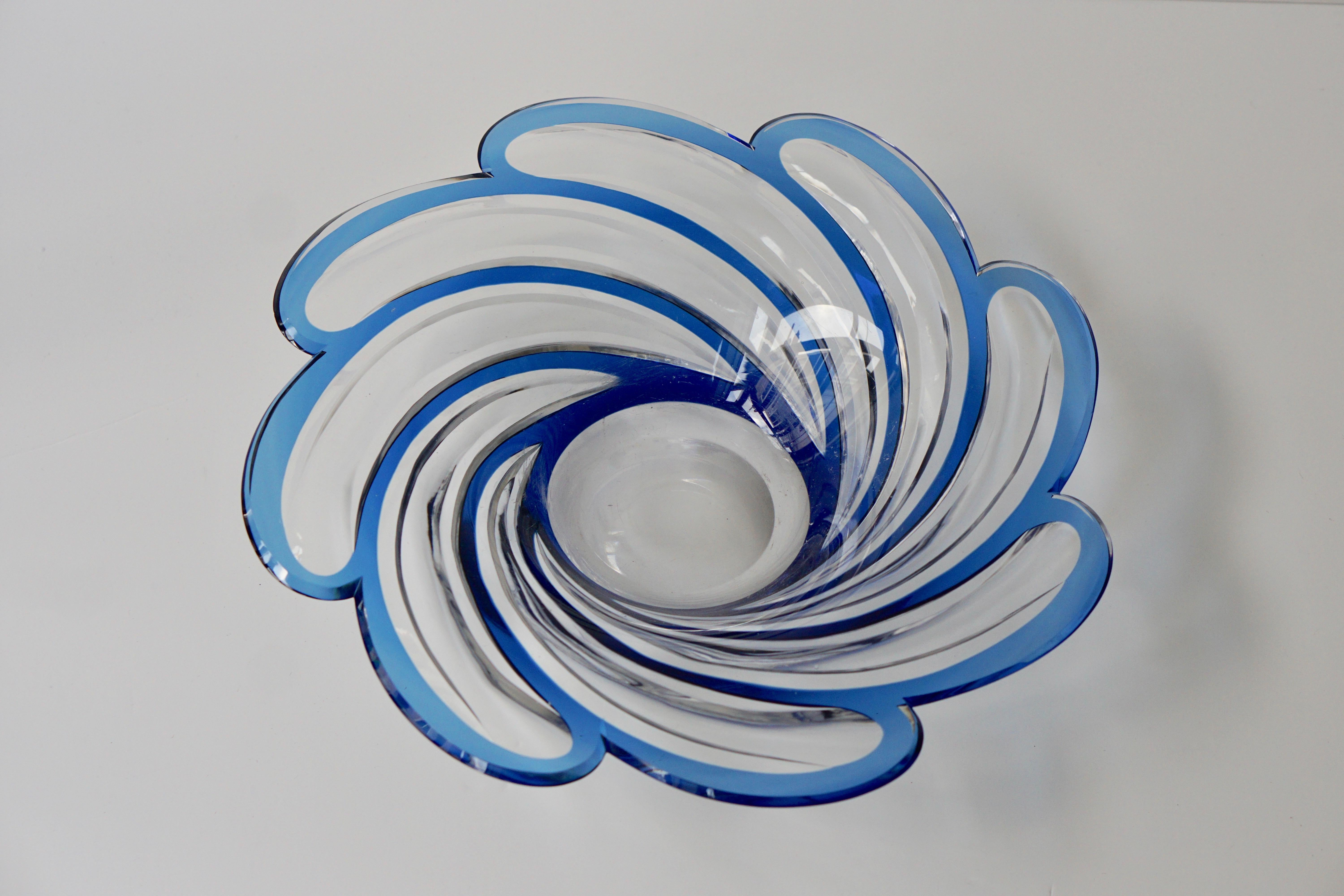 Faceted Crystal Bowl with Sapphire Blue Color, 20th Century In Good Condition In Antwerp, BE