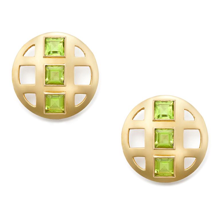 6 x 6 mm square cut faceted Peridot are set in unique lattice design, in 18 Karat Yellow Gold.

Also available in Sky Blue or London Blue Topaz 

Pick a pair that's perfect for you.