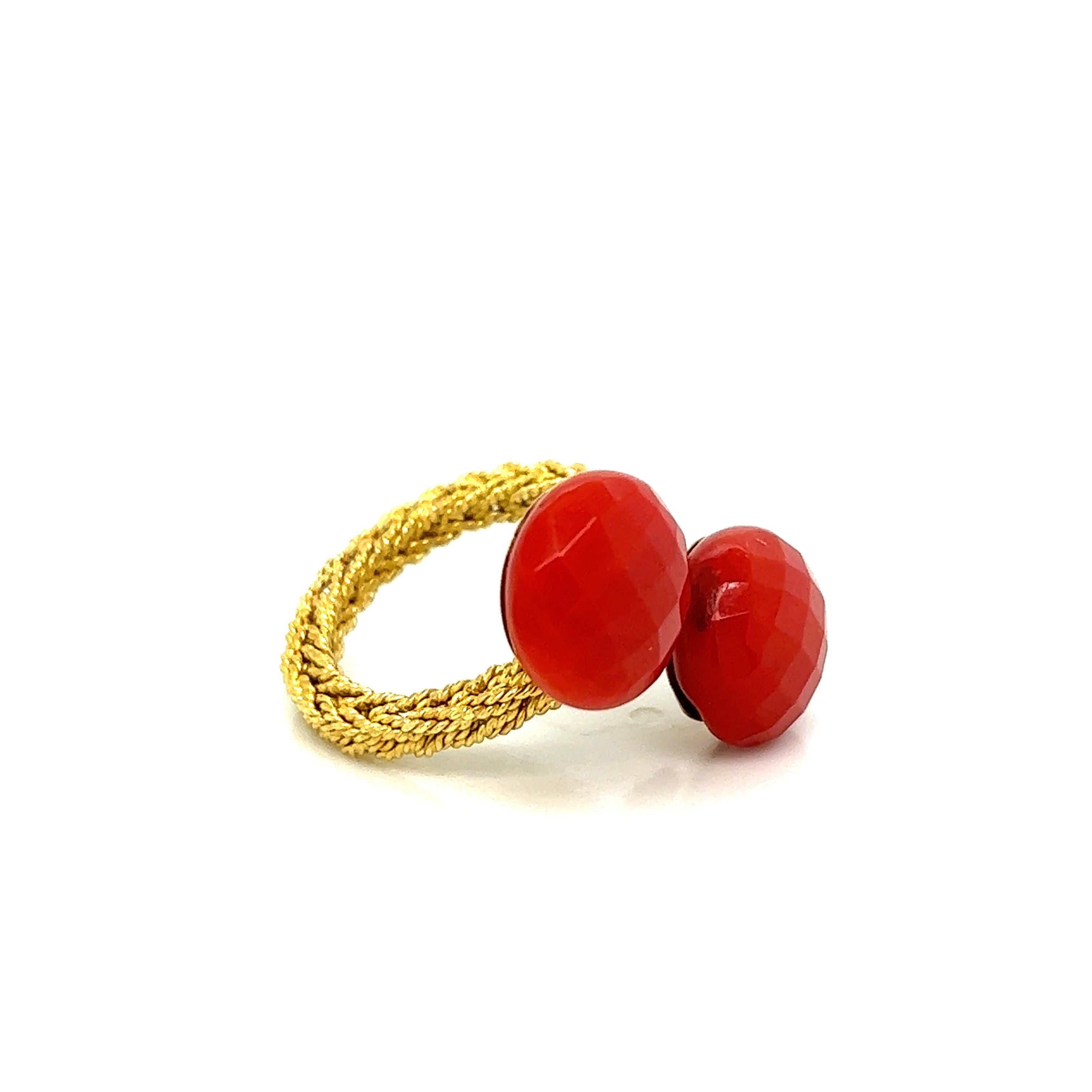 Faceted double coral gold ring 

Two faceted corals (12 x 12 mm each), braided gold band, 18 karat yellow gold

Size: 5.75 US
Total weight: 9.8 grams