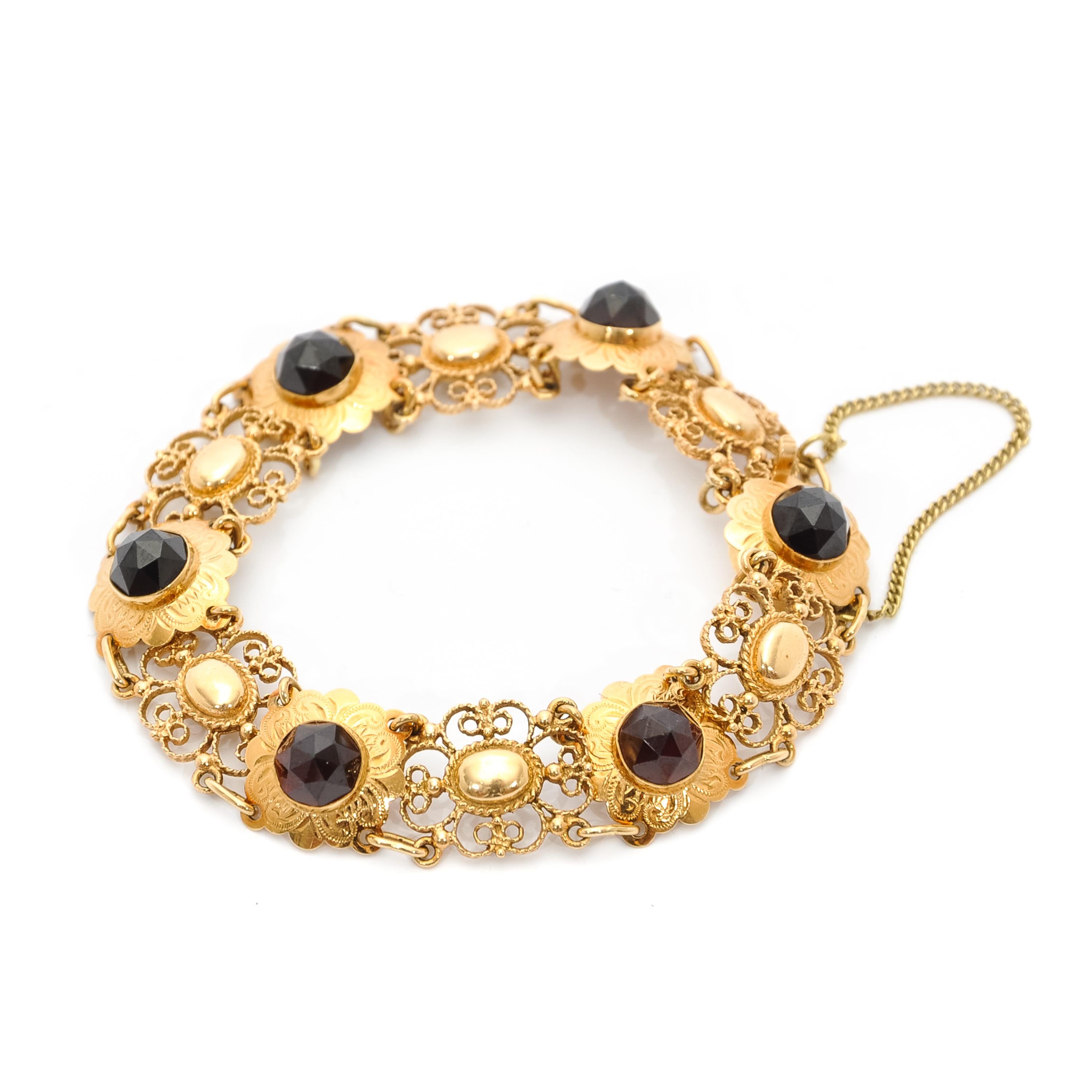 Round Cut 14 Karat Gold Garnet Openwork Link Bracelet For Sale