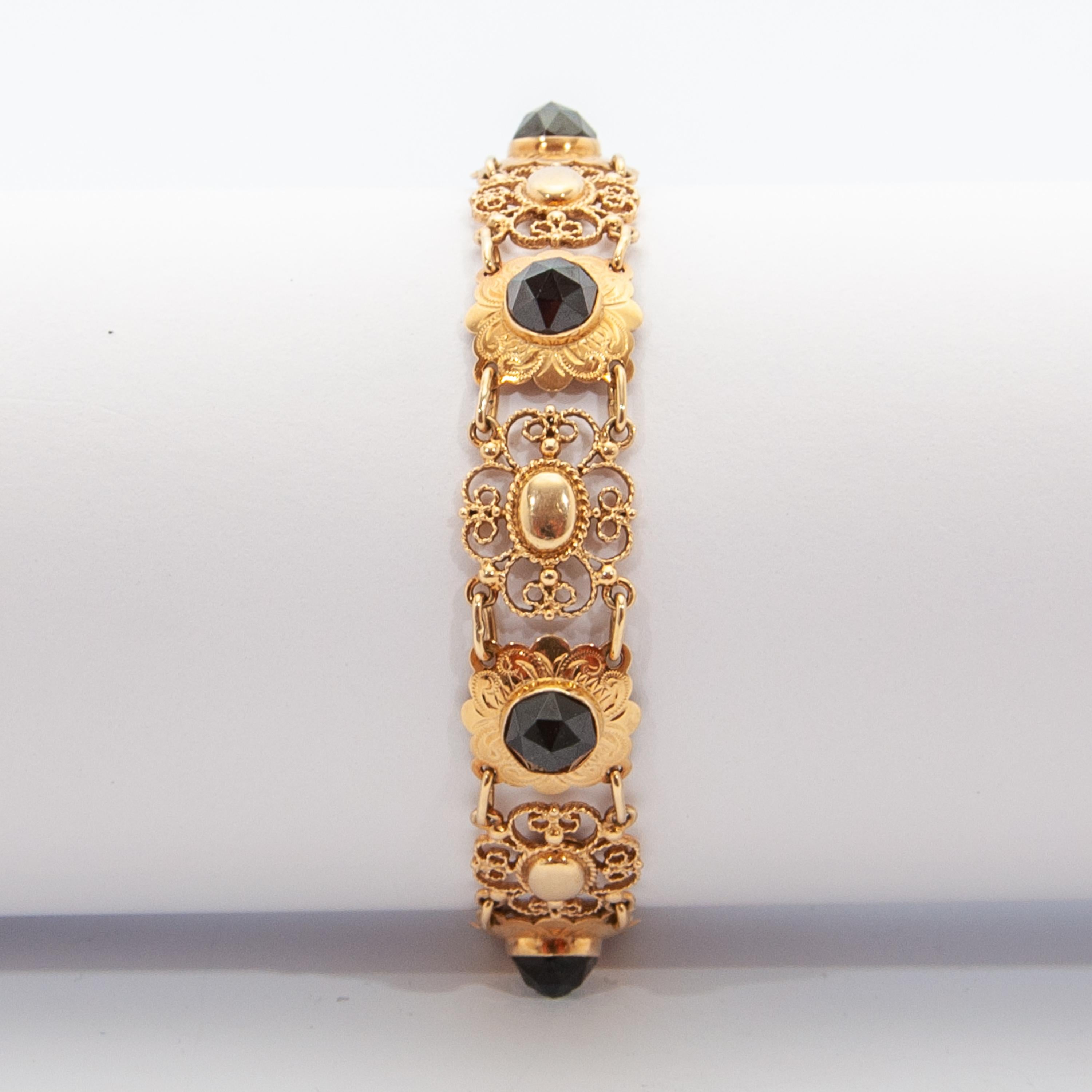 14 Karat Gold Garnet Openwork Link Bracelet For Sale 1