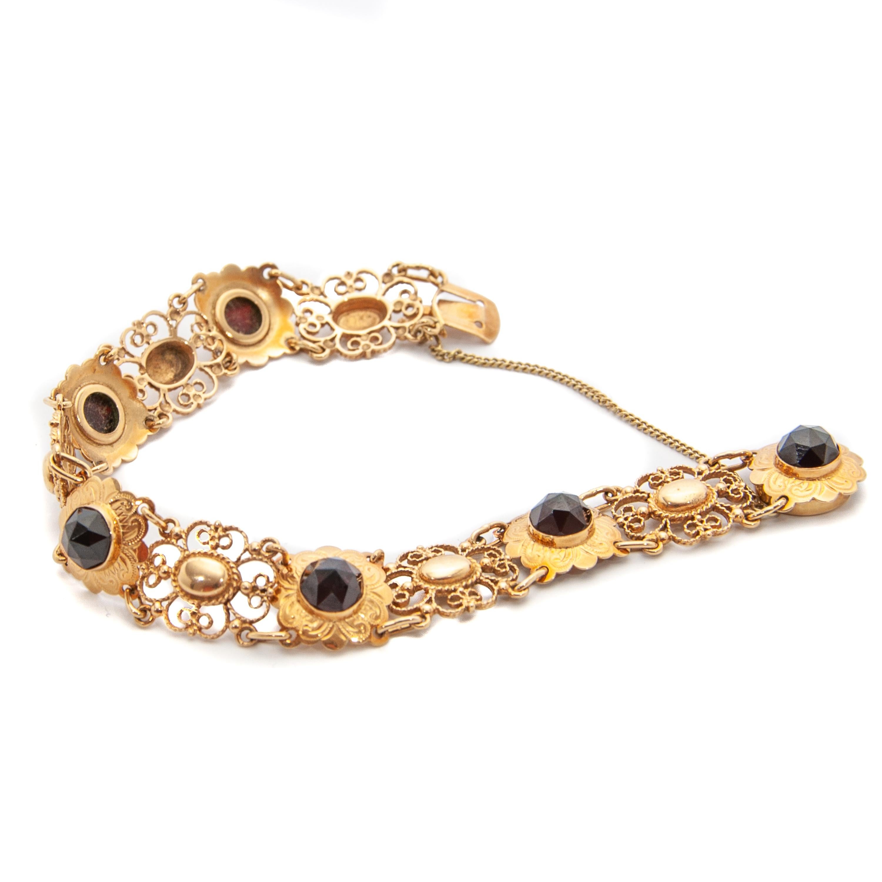 14 Karat Gold Garnet Openwork Link Bracelet For Sale 2