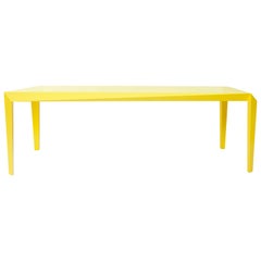 Mesa Volt facetada y geométrica, 'Vibrant Yellow' de Reinier de Jong