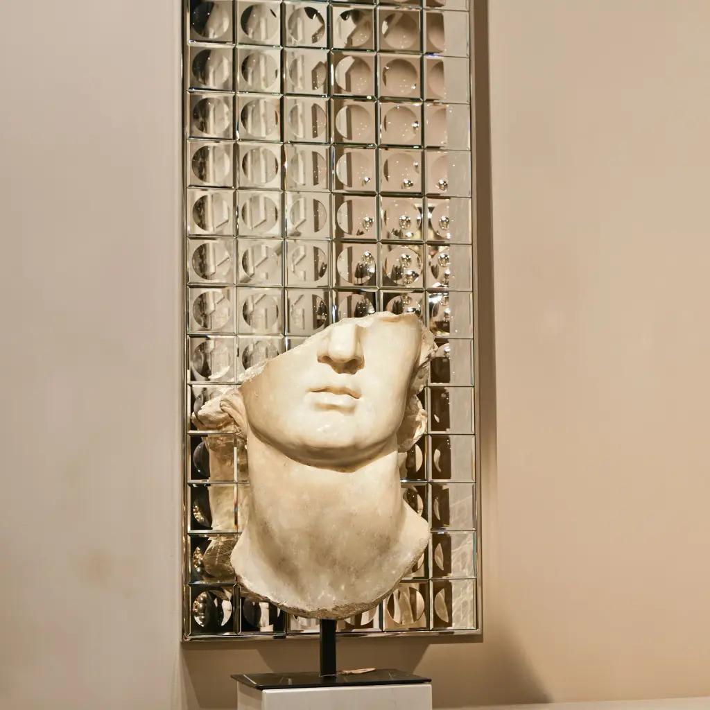 Français Miroir mural en verre à facettes, Design/One contemporain inspiré des années 1970 en vente