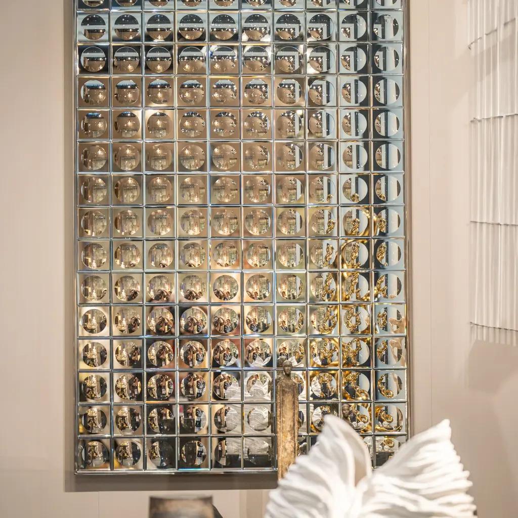 Français Miroir mural en verre à facettes, design futuriste des années 1970, taille M en vente