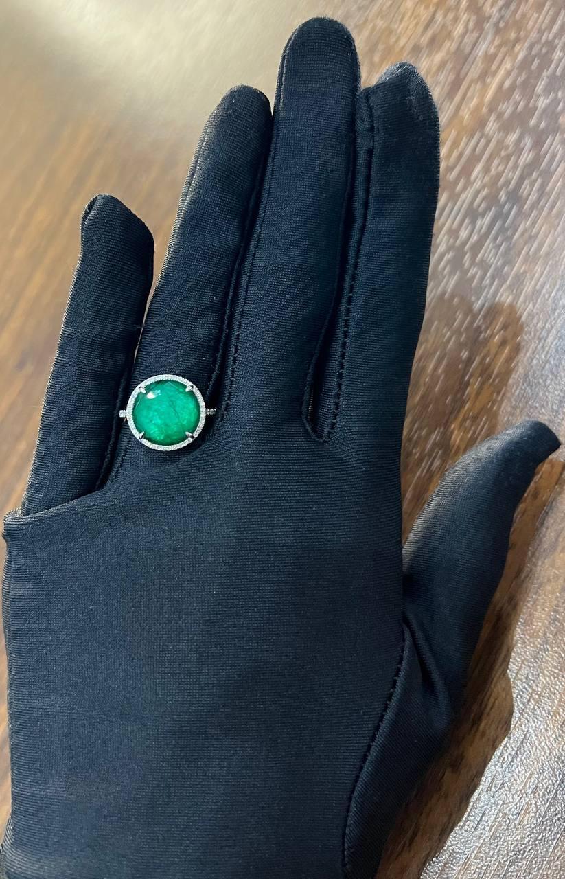 Faceted Green Emerald Cabochon White Diamond 14K White Gold Statement Ring For Sale 2