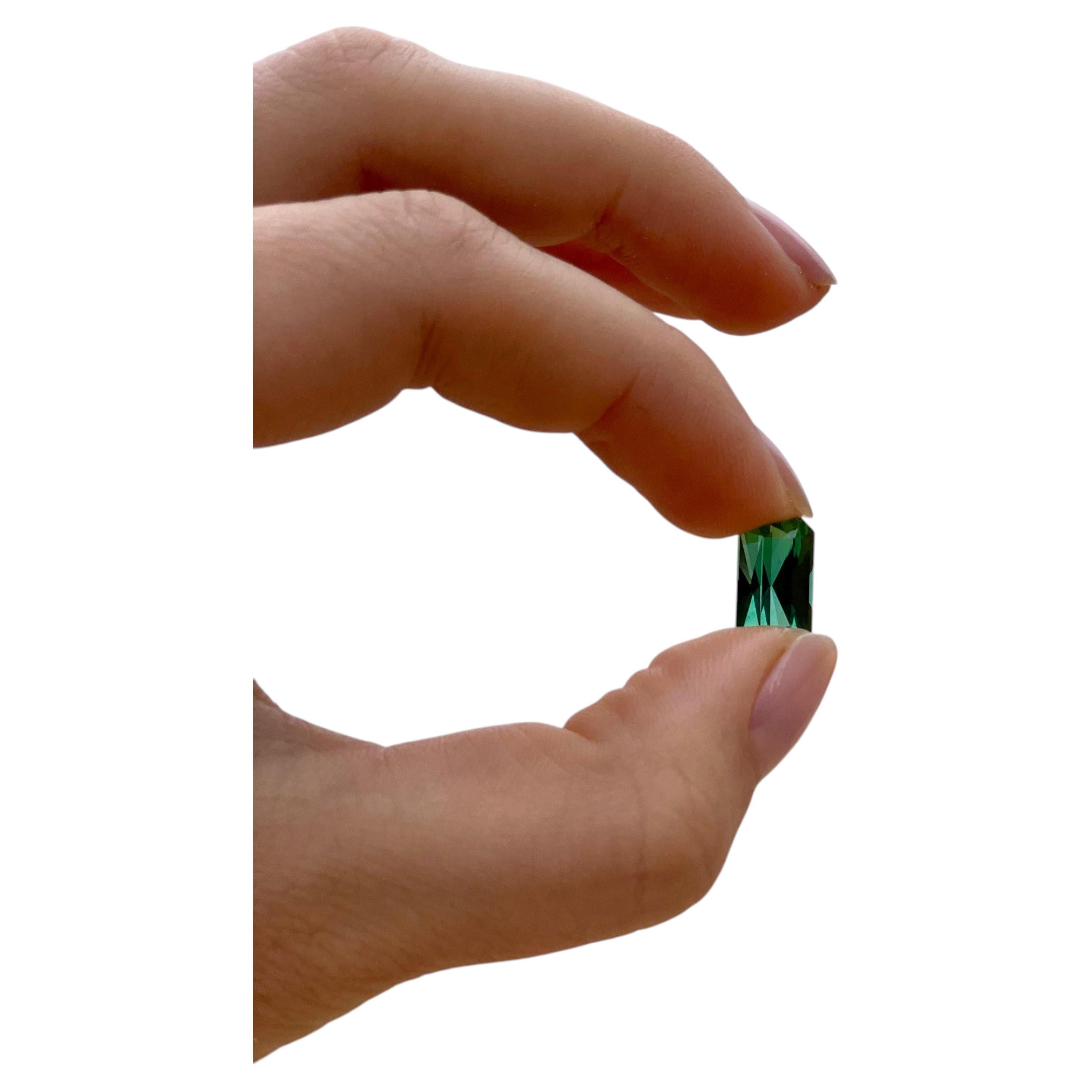 Faceted green tourmaline 5.58 ct For Sale