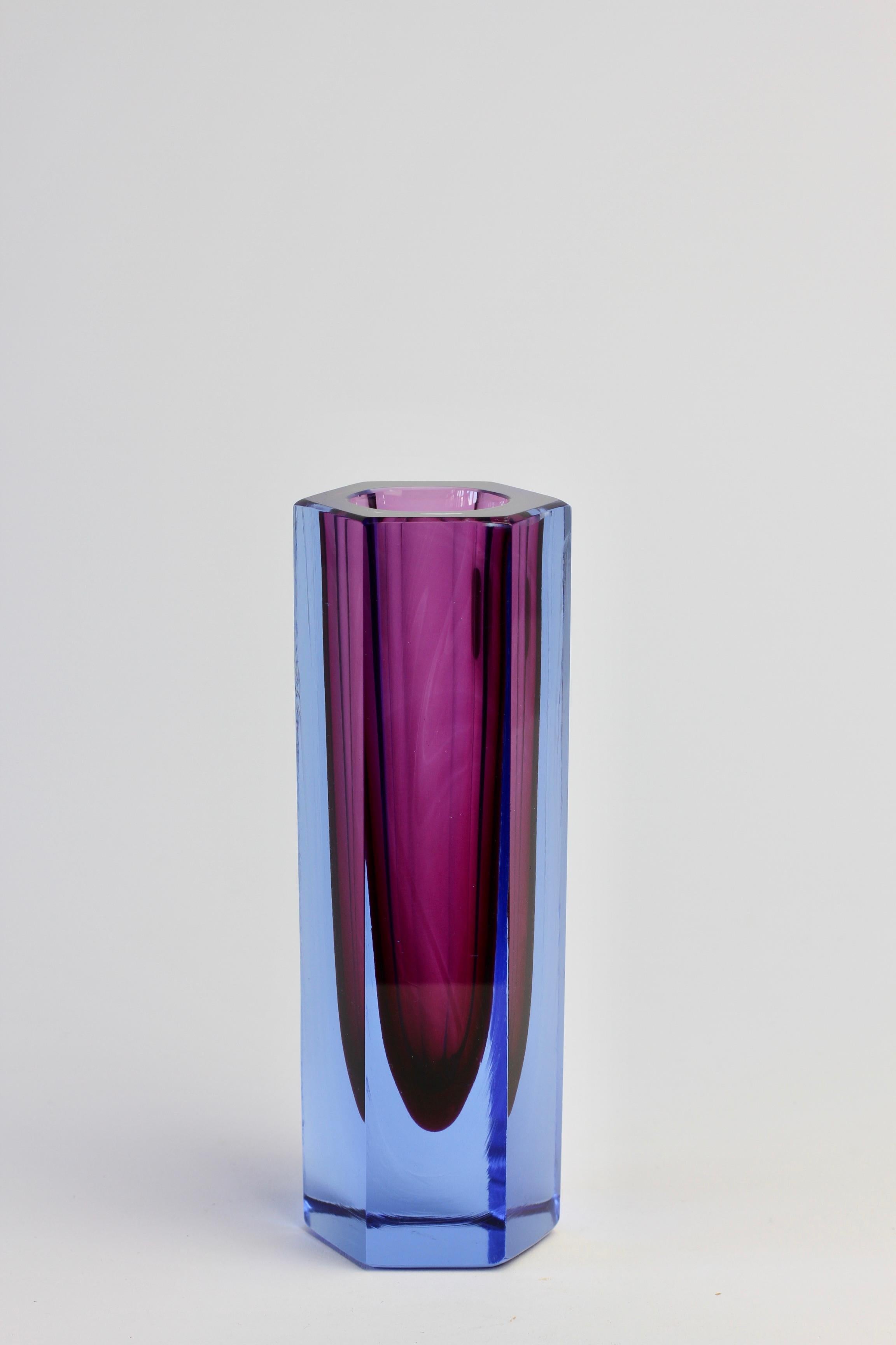 Faceted Italian Murano Purple and Blue 'Sommerso' Glass Vase, circa 1960-1969 In Good Condition In Landau an der Isar, Bayern