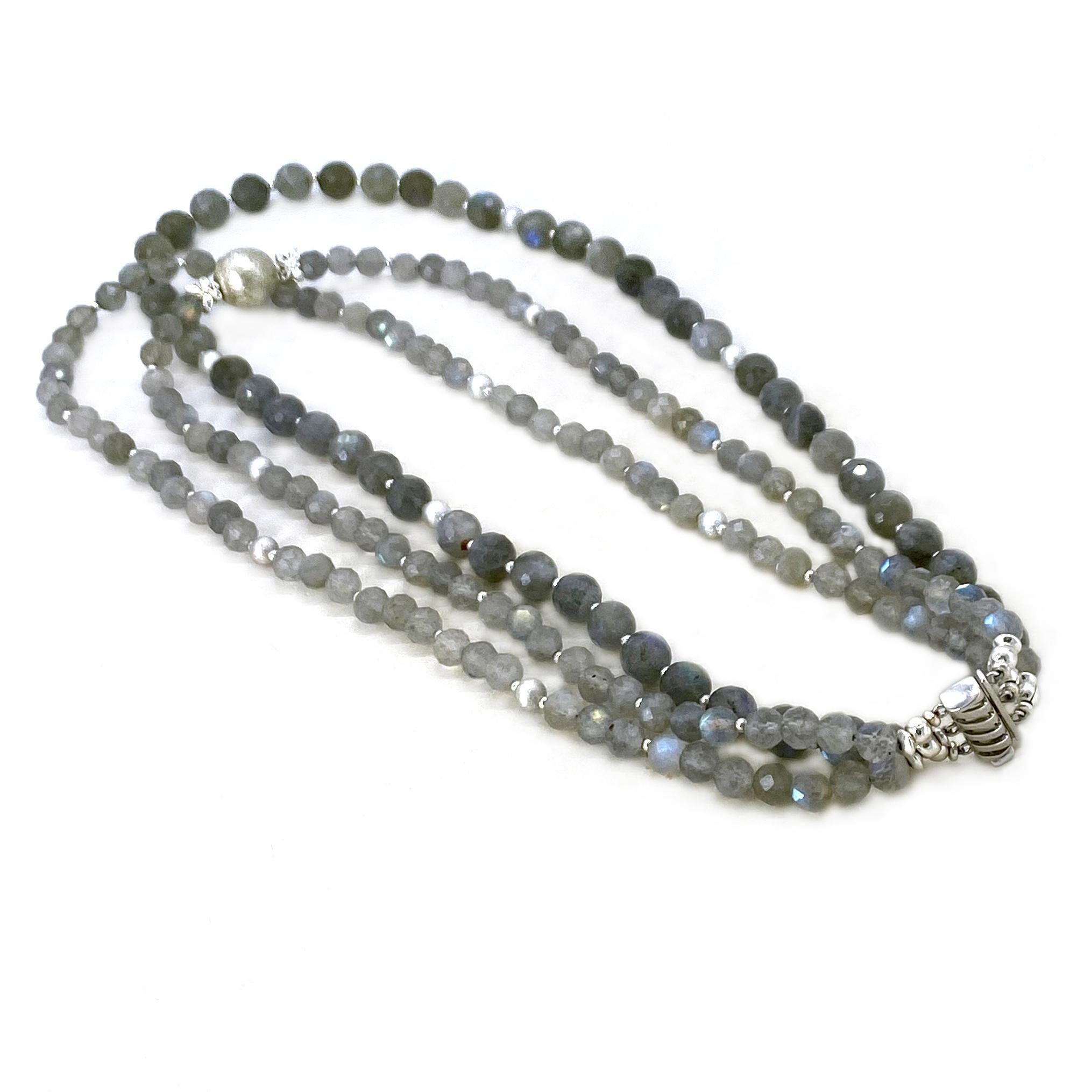 Collar de tres vueltas de labradorita facetada y plata de ley en venta 1