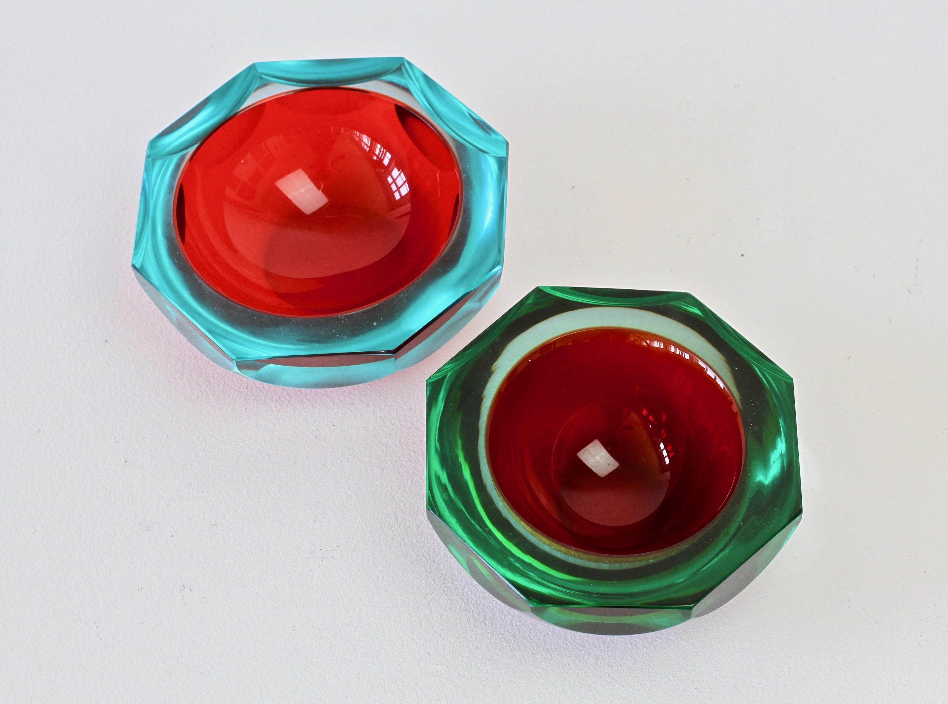 Blown Glass Faceted Large Red and Green Murano Sommerso Diamond Cut Glass Centrepiece Bowl