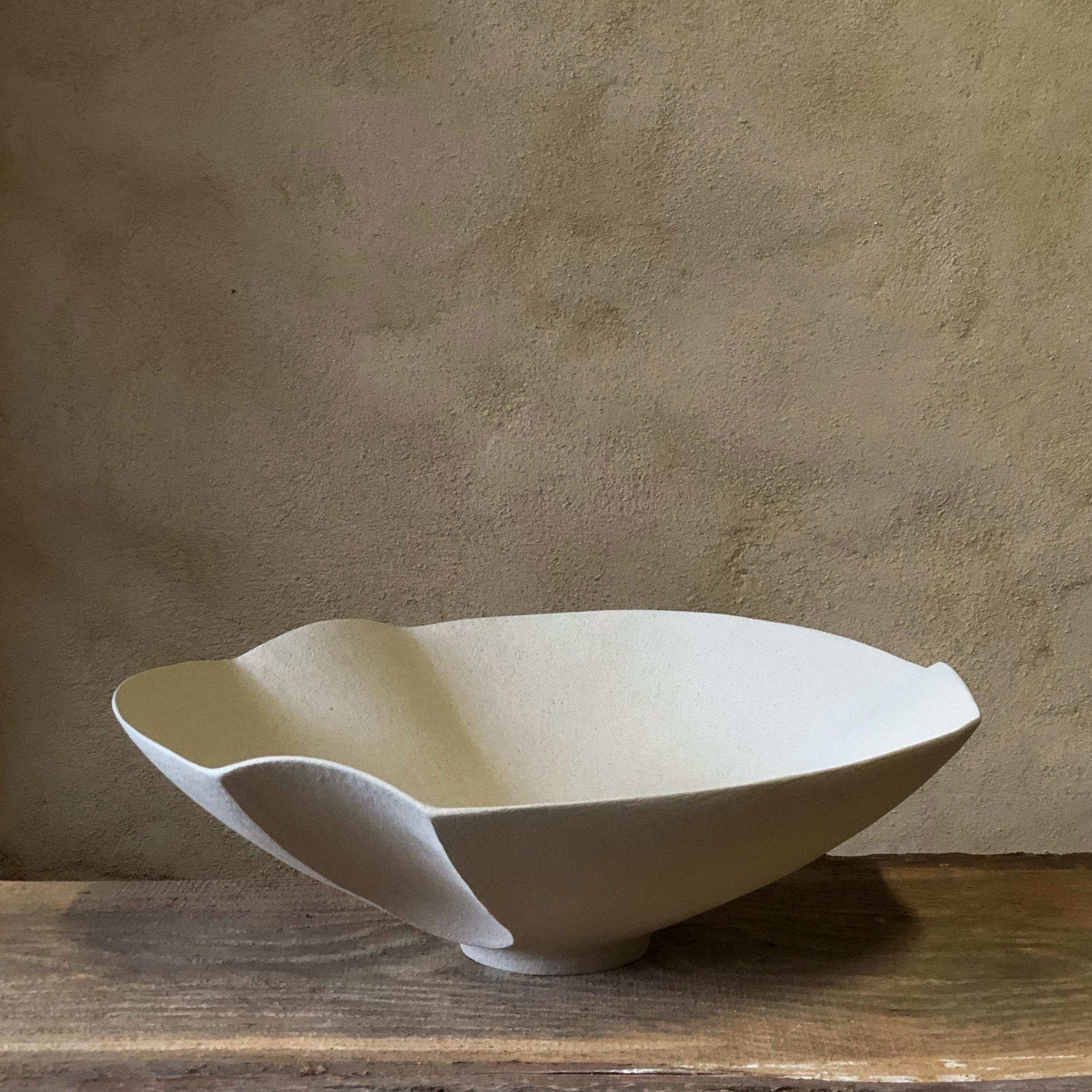 Faceted Low Bowl by Sophie Vaidie
One Of A Kind.
Dimensions: Ø 43 x H 14,5 cm. 
Materials: Brutal Beige stoneware with fine chamotte.

In the beginning, there was a need to make, with the hands, the touch, the senses. Then came the desire to create
