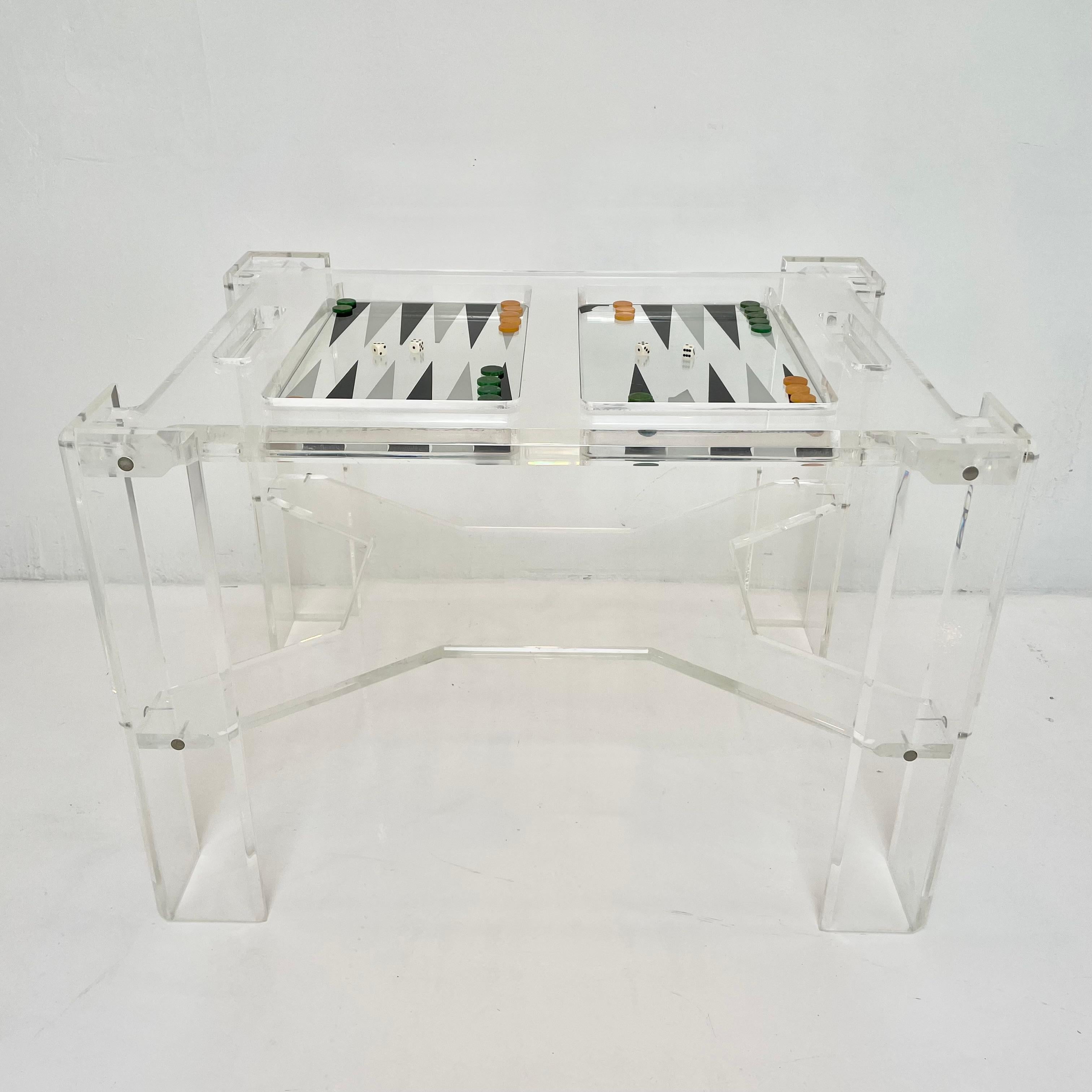 Facettierter Backgammon-Tisch aus Lucite von Charles Hollis Jones (Ende des 20. Jahrhunderts) im Angebot