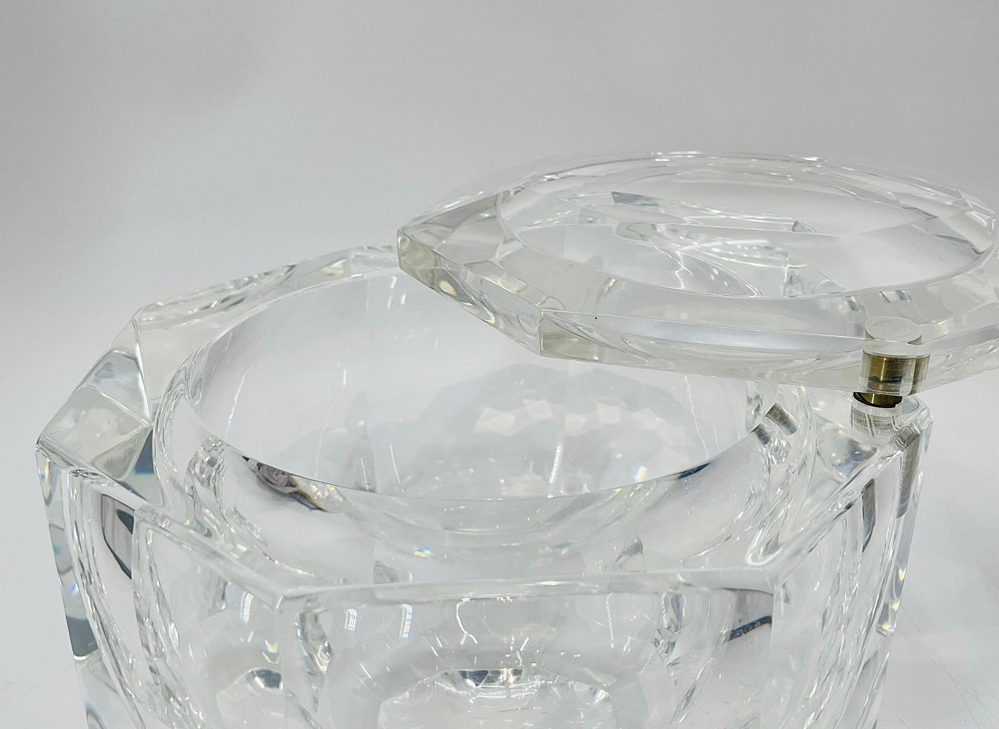 Faceted Lucite Ice Bucket attb to Alessandro Albrizzi, Italy 1970's For Sale 3