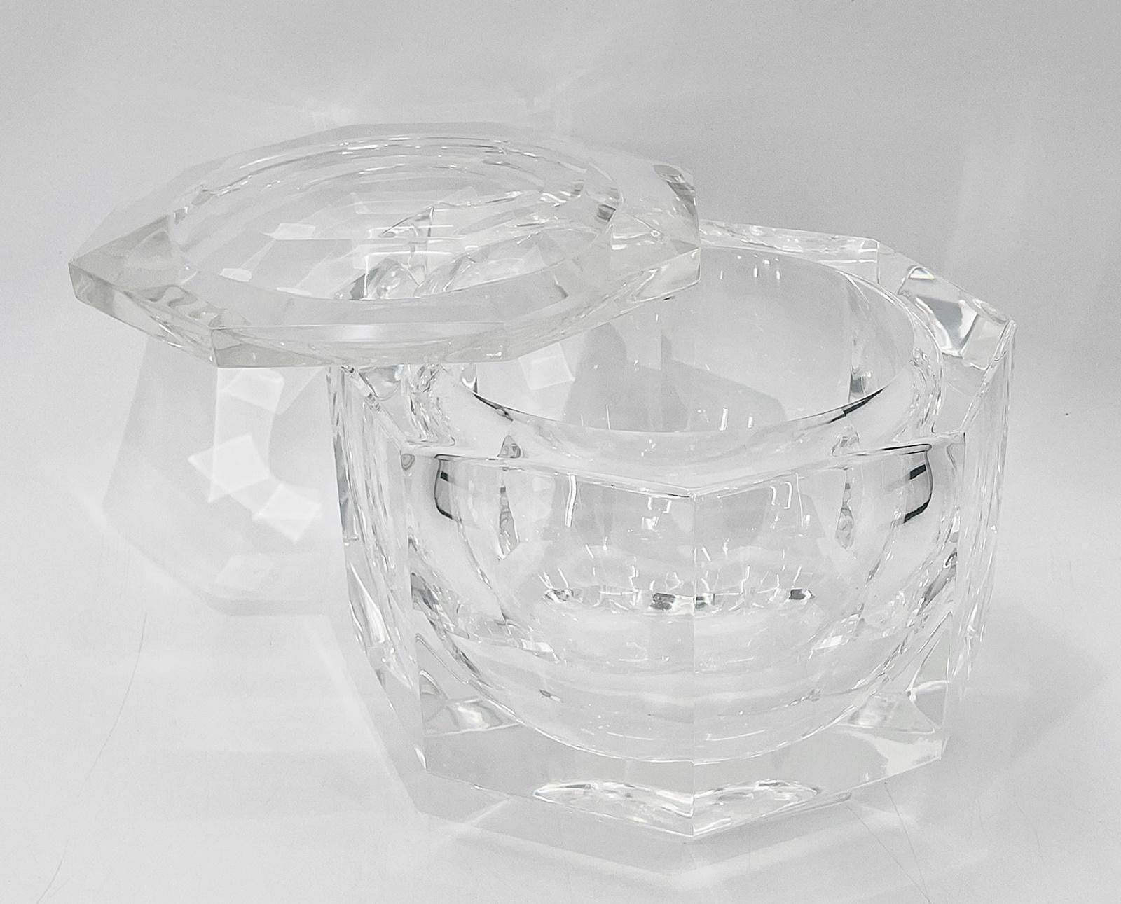 Add a touch of vintage glamour to your home bar with this stunning Faceted Lucite Ice Bucket attributed to Alessandro Albrizzi, Italy 1970's. Crafted from high-quality Lucite, this ice bucket features a faceted design that catches the light