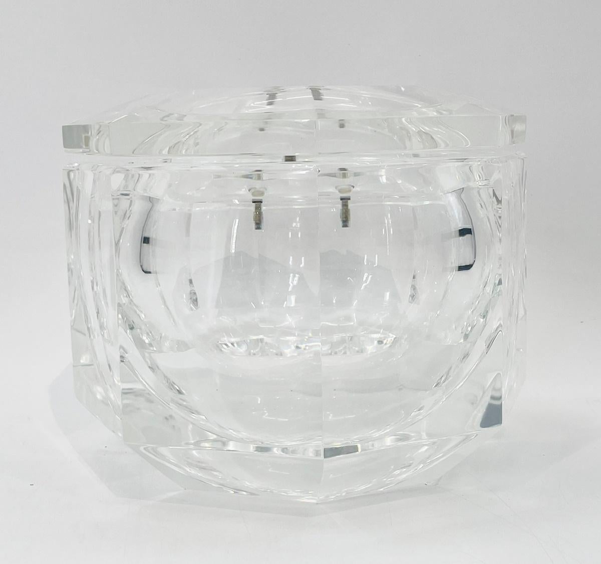Mid-Century Modern Faceted Lucite Ice Bucket attb to Alessandro Albrizzi, Italy 1970's For Sale