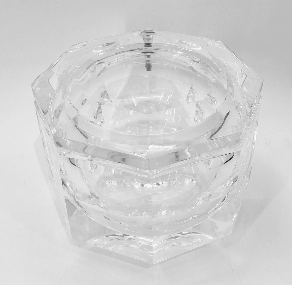 Faceted Lucite Ice Bucket attb to Alessandro Albrizzi, Italy 1970's In Good Condition For Sale In Los Angeles, CA
