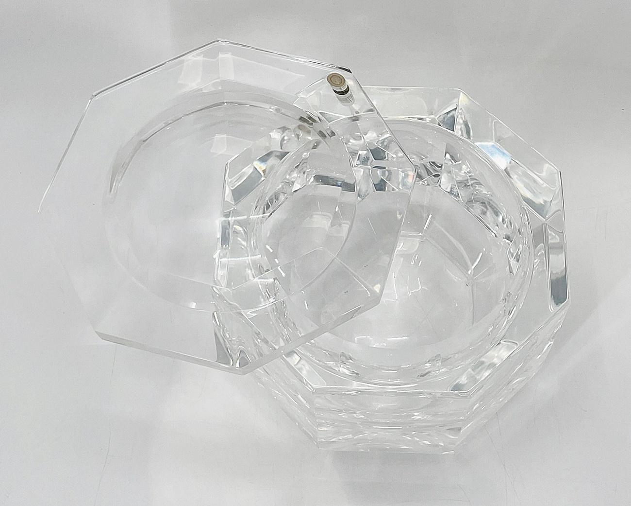 Late 20th Century Faceted Lucite Ice Bucket attb to Alessandro Albrizzi, Italy 1970's For Sale