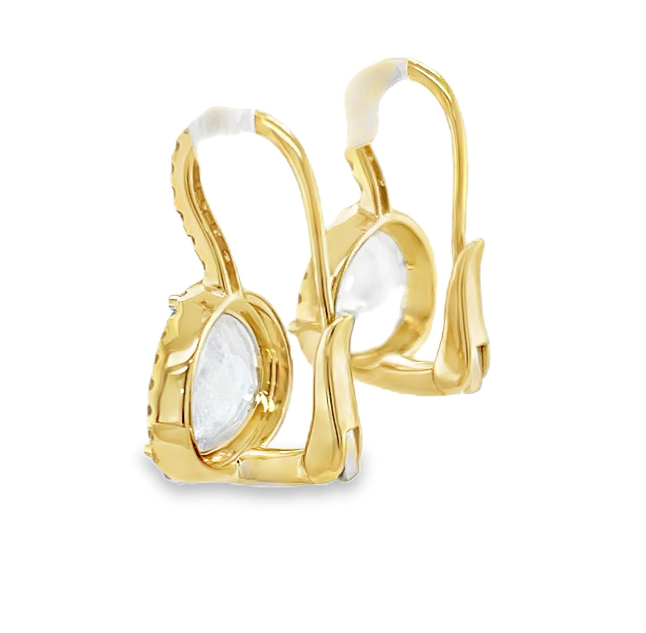 Pendientes de gota de oro amarillo con halo de diamantes y piedra lunar facetada en venta 1
